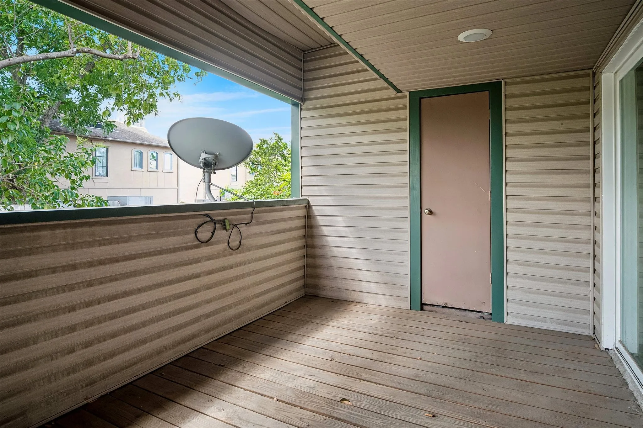 Condominium For Sale in Dallas County , 3815 Holland Avenue 1, Dallas, Texas 75219, 2 Bedroom, 2 Bathroom, 1 Garage spaces, 1,194 Sqft, built in 1981, mls#21304456, Real Estate Agent in Dallas, Homes For Sale in Dallas county, Homes For Sale in Dallas, Realtor in Dallas Texas, Real Estate Brokerage Independent Realty Texas, Luminita Cordes Realtor