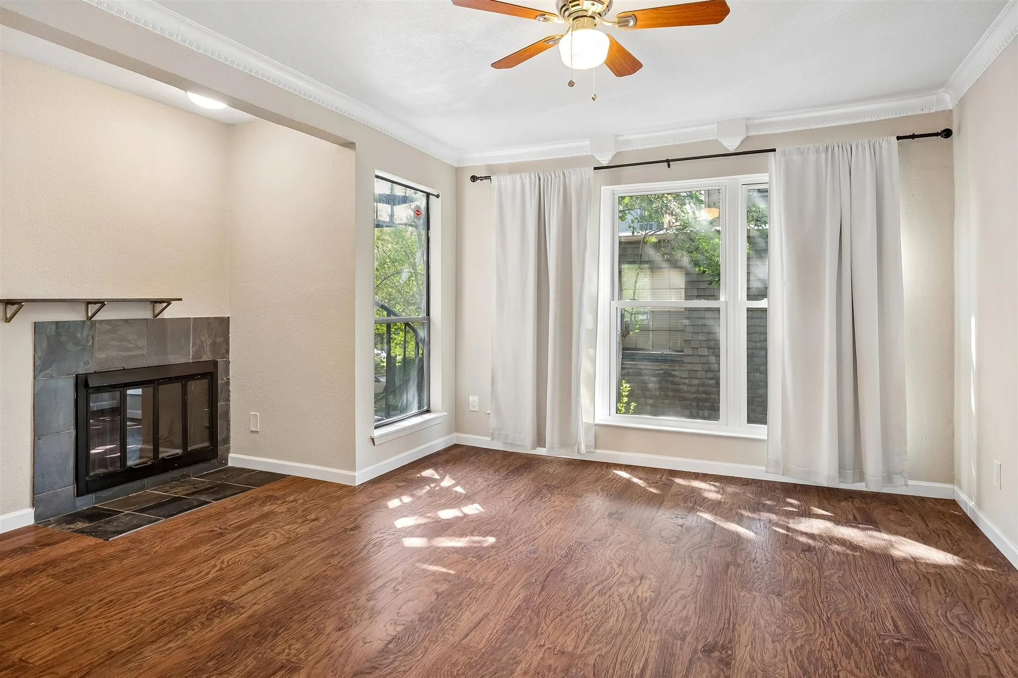Condominium For Sale in Dallas County , 3815 Holland Avenue 1, Dallas, Texas 75219, 2 Bedroom, 2 Bathroom, 1 Garage spaces, 1,194 Sqft, built in 1981, mls#21304456, Real Estate Agent in Dallas, Homes For Sale in Dallas county, Homes For Sale in Dallas, Realtor in Dallas Texas, Real Estate Brokerage Independent Realty Texas, Luminita Cordes Realtor