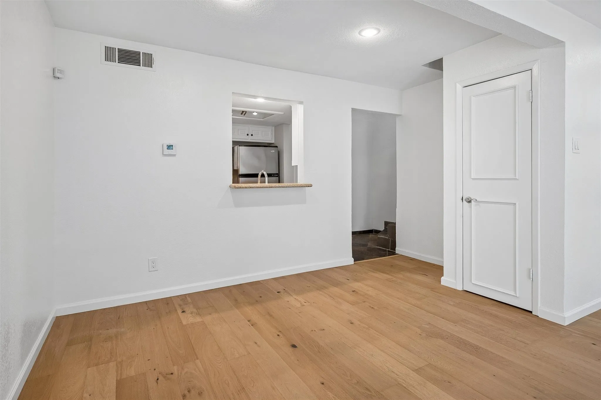 Condominium For Sale in Dallas County , 3815 Holland Avenue 1, Dallas, Texas 75219, 2 Bedroom, 2 Bathroom, 1 Garage spaces, 1,194 Sqft, built in 1981, mls#21304456, Real Estate Agent in Dallas, Homes For Sale in Dallas county, Homes For Sale in Dallas, Realtor in Dallas Texas, Real Estate Brokerage Independent Realty Texas, Luminita Cordes Realtor