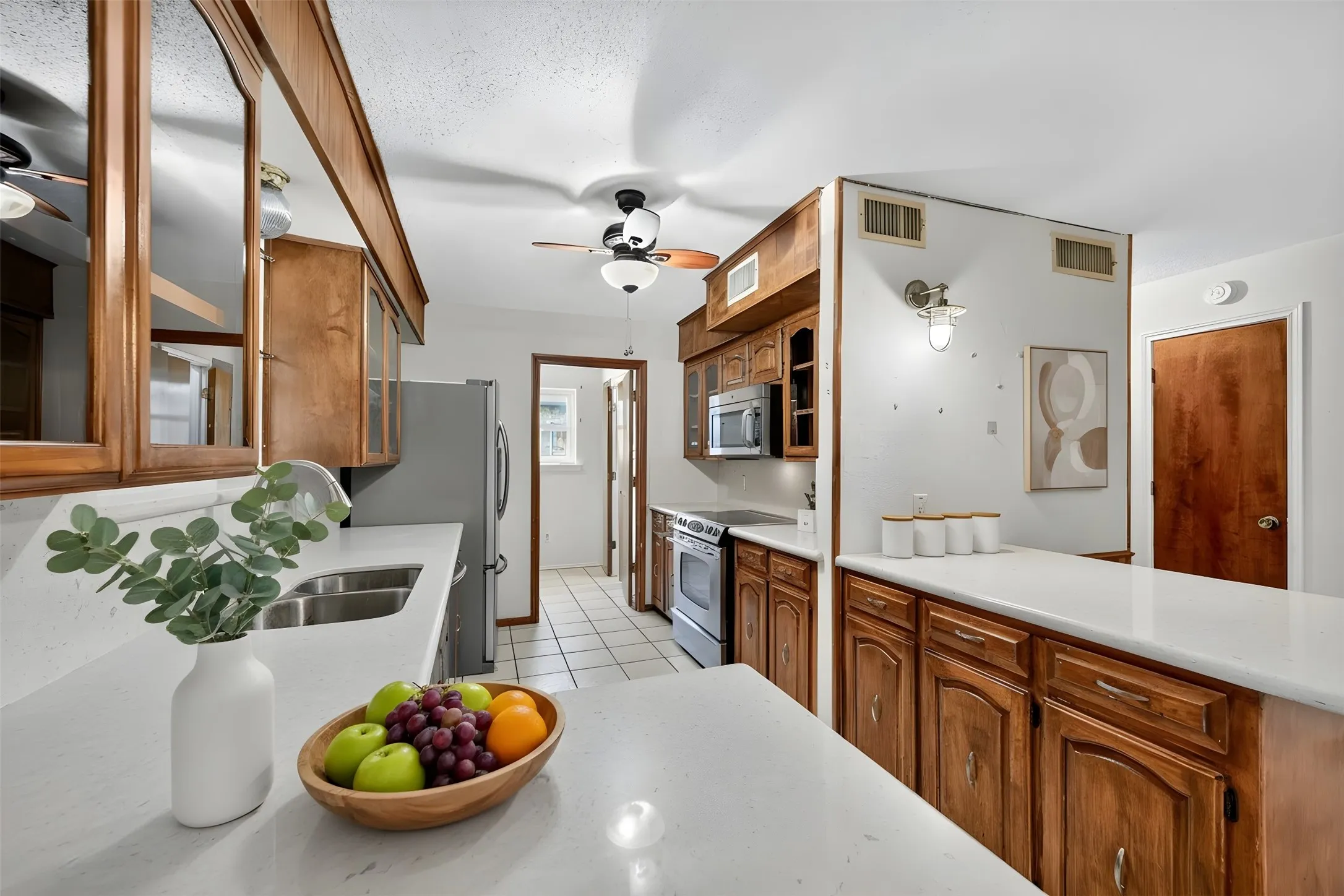 Single Family Residence For Sale in Tarrant County , 3905 Palomino Drive, Benbrook, Texas 76116, 3 Bedroom, 2 Bathroom, Garage spaces, 1,796 Sqft, built in 1979, mls#21299194, Real Estate Agent in Benbrook, Homes For Sale in Tarrant county, Homes For Sale in Benbrook, Realtor in Benbrook Texas, Real Estate Brokerage Independent Realty Texas, Luminita Cordes Realtor