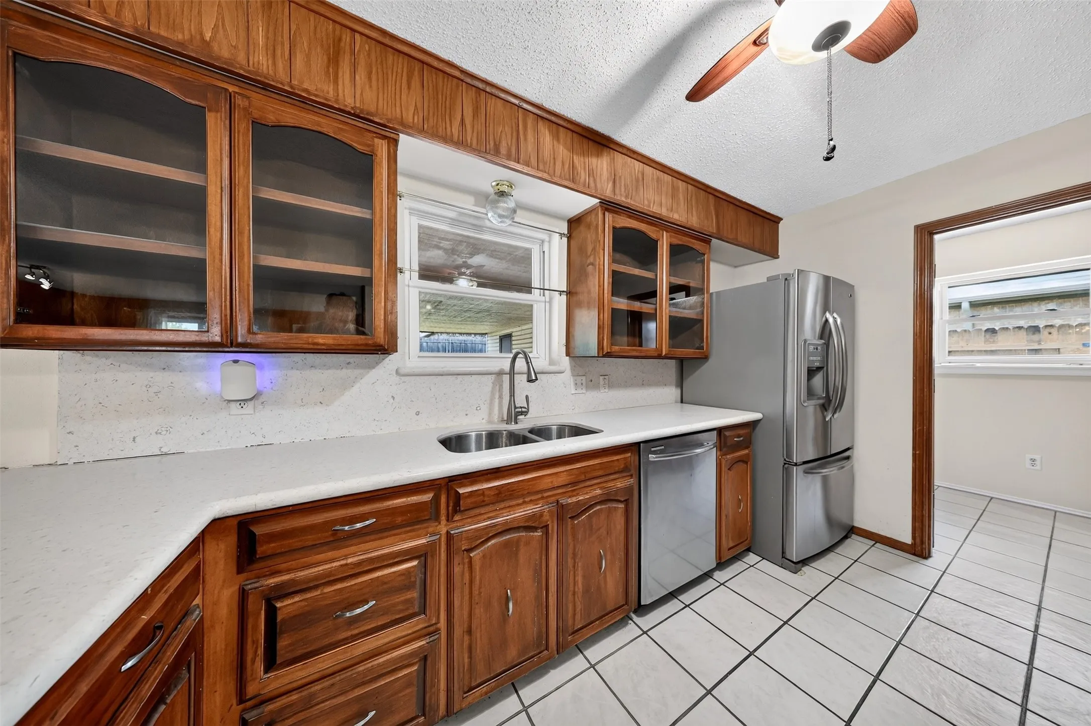 Single Family Residence For Sale in Tarrant County , 3905 Palomino Drive, Benbrook, Texas 76116, 3 Bedroom, 2 Bathroom, Garage spaces, 1,796 Sqft, built in 1979, mls#21299194, Real Estate Agent in Benbrook, Homes For Sale in Tarrant county, Homes For Sale in Benbrook, Realtor in Benbrook Texas, Real Estate Brokerage Independent Realty Texas, Luminita Cordes Realtor