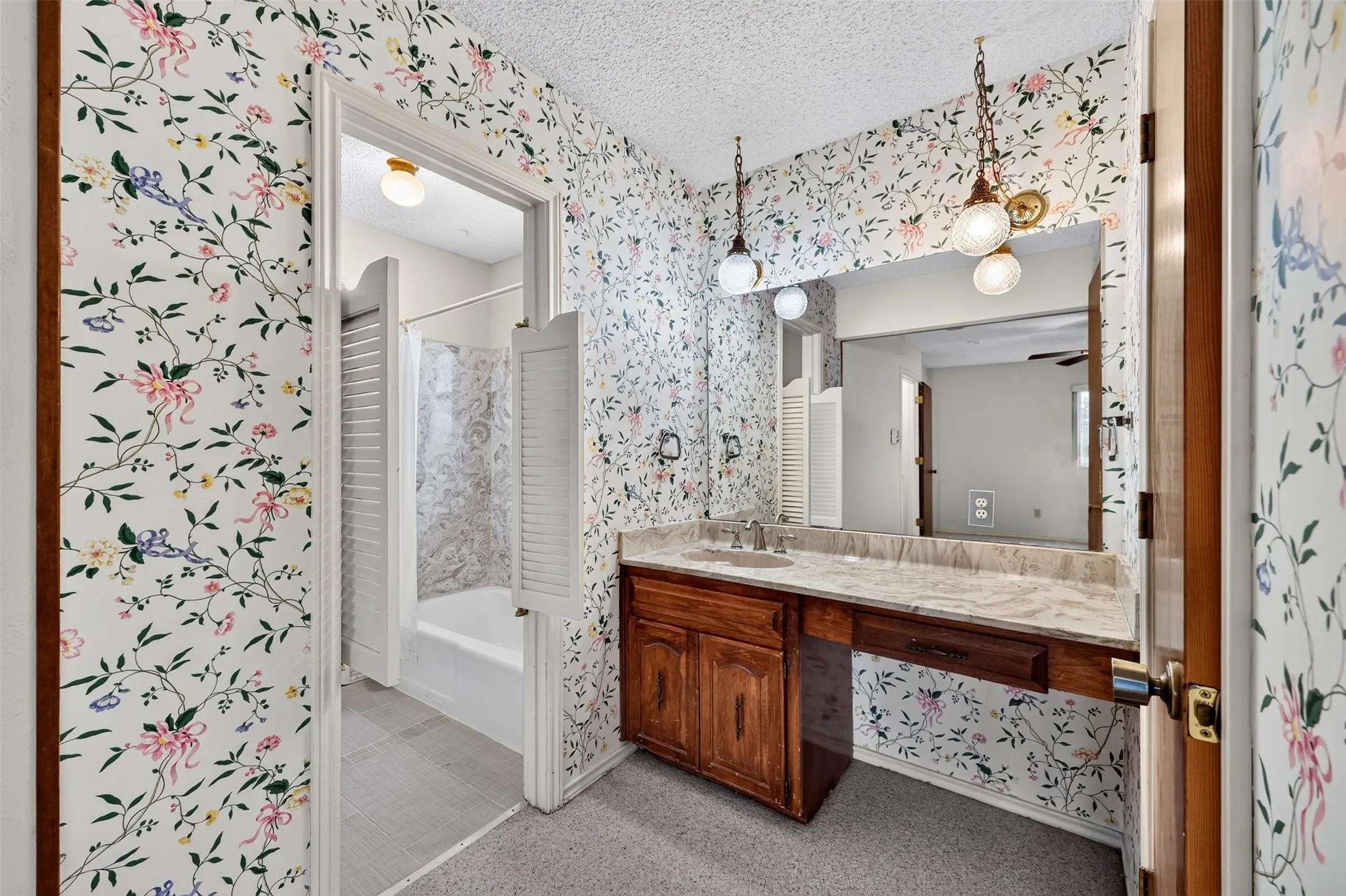 Single Family Residence For Sale in Tarrant County , 3905 Palomino Drive, Benbrook, Texas 76116, 3 Bedroom, 2 Bathroom, Garage spaces, 1,796 Sqft, built in 1979, mls#21299194, Real Estate Agent in Benbrook, Homes For Sale in Tarrant county, Homes For Sale in Benbrook, Realtor in Benbrook Texas, Real Estate Brokerage Independent Realty Texas, Luminita Cordes Realtor