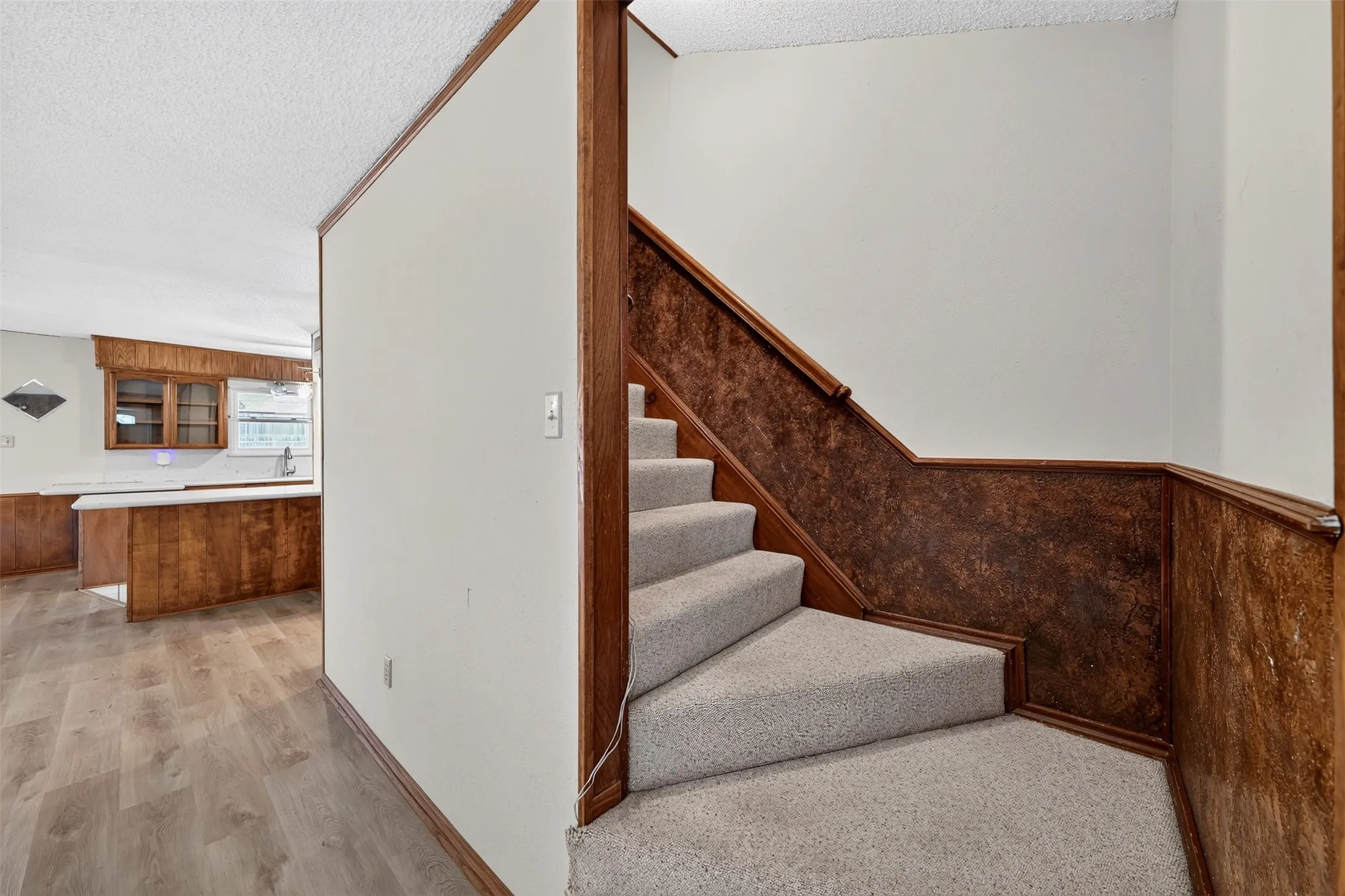 Single Family Residence For Sale in Tarrant County , 3905 Palomino Drive, Benbrook, Texas 76116, 3 Bedroom, 2 Bathroom, Garage spaces, 1,796 Sqft, built in 1979, mls#21299194, Real Estate Agent in Benbrook, Homes For Sale in Tarrant county, Homes For Sale in Benbrook, Realtor in Benbrook Texas, Real Estate Brokerage Independent Realty Texas, Luminita Cordes Realtor