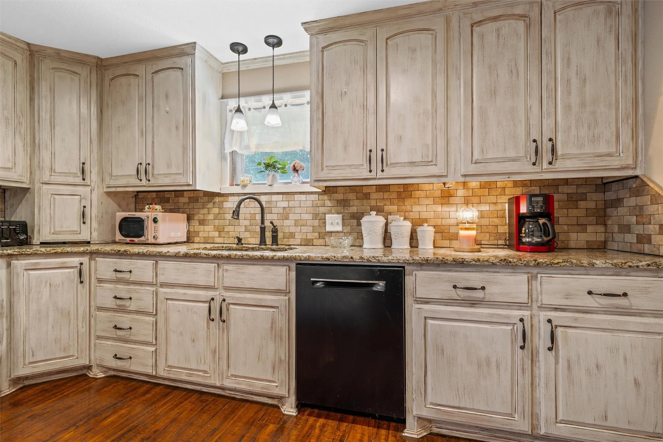 Single Family Residence For Sale in Mc Lennan County , 600 S Andrews Drive, Robinson, Texas 76706, 3 Bedroom, 3 Bathroom, Garage spaces, 2,378 Sqft, built in 1973, mls#21296264, Real Estate Agent in Robinson, Homes For Sale in Mc Lennan county, Homes For Sale in Robinson, Realtor in Robinson Texas, Real Estate Brokerage Independent Realty Texas, Luminita Cordes Realtor