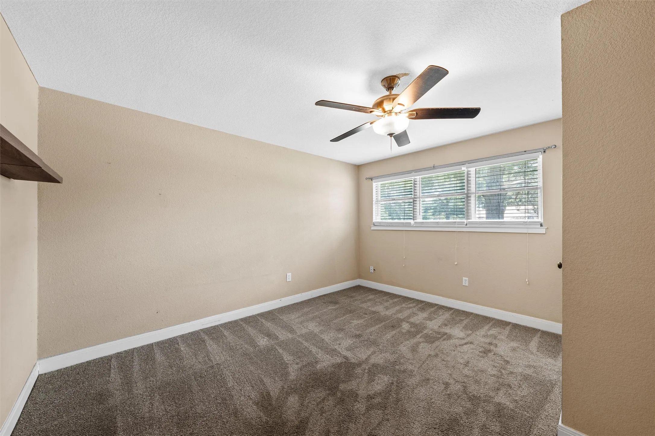 Single Family Residence For Sale in Mc Lennan County , 600 S Andrews Drive, Robinson, Texas 76706, 3 Bedroom, 3 Bathroom, Garage spaces, 2,378 Sqft, built in 1973, mls#21296264, Real Estate Agent in Robinson, Homes For Sale in Mc Lennan county, Homes For Sale in Robinson, Realtor in Robinson Texas, Real Estate Brokerage Independent Realty Texas, Luminita Cordes Realtor