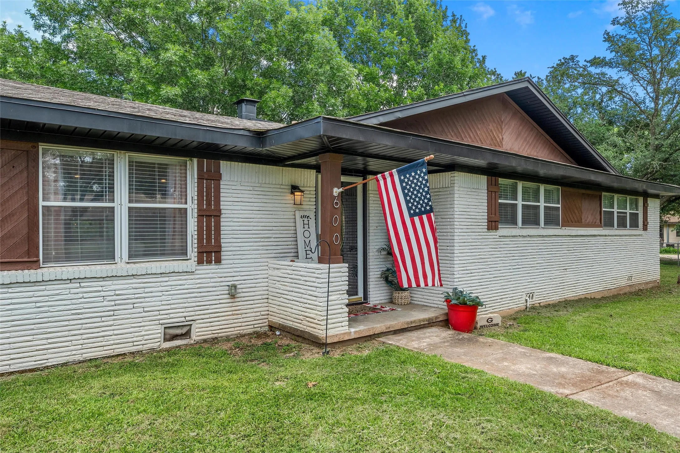 Single Family Residence For Sale in Mc Lennan County , 600 S Andrews Drive, Robinson, Texas 76706, 3 Bedroom, 3 Bathroom, Garage spaces, 2,378 Sqft, built in 1973, mls#21296264, Real Estate Agent in Robinson, Homes For Sale in Mc Lennan county, Homes For Sale in Robinson, Realtor in Robinson Texas, Real Estate Brokerage Independent Realty Texas, Luminita Cordes Realtor