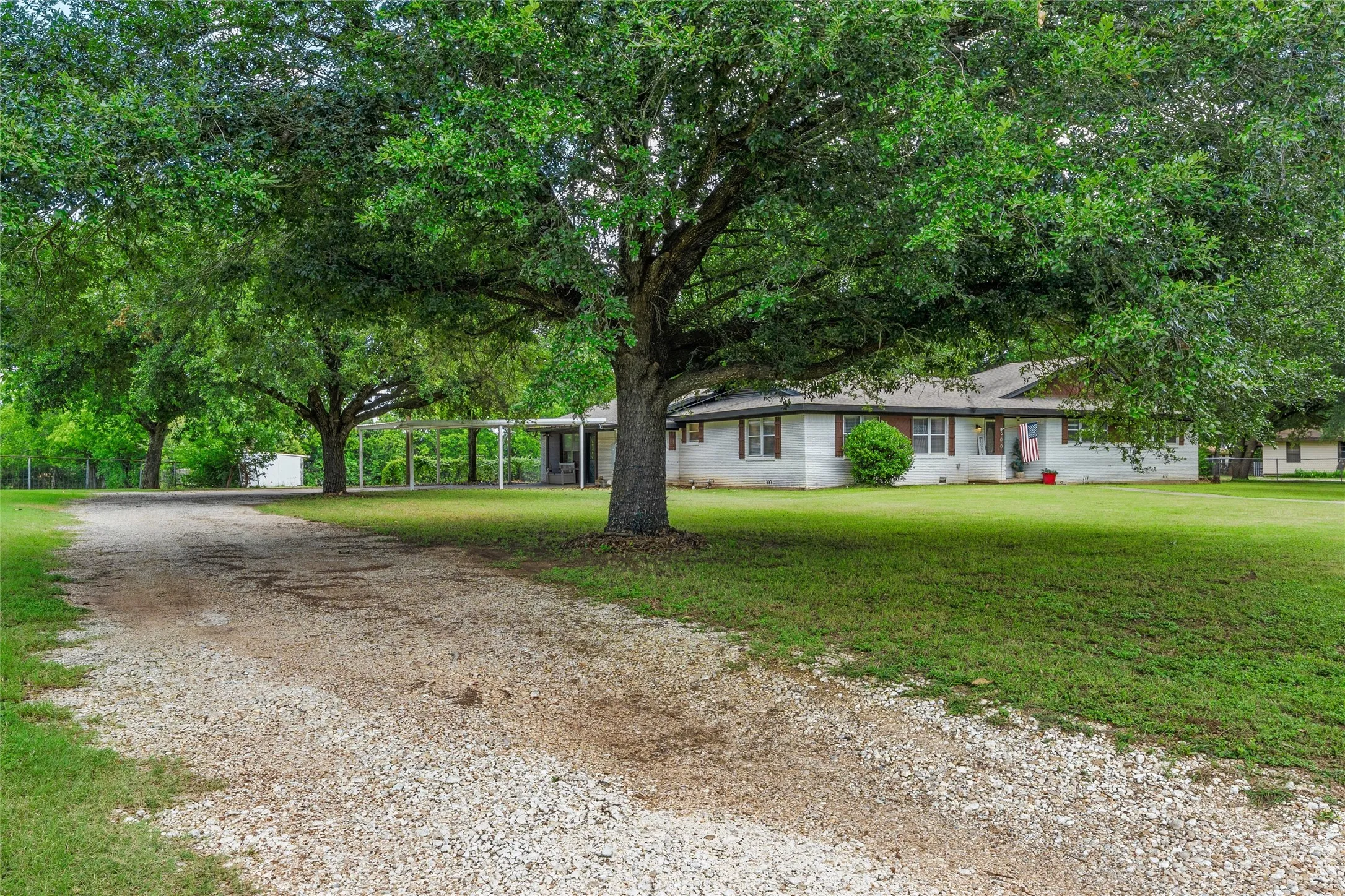 Single Family Residence For Sale in Mc Lennan County , 600 S Andrews Drive, Robinson, Texas 76706, 3 Bedroom, 3 Bathroom, Garage spaces, 2,378 Sqft, built in 1973, mls#21296264, Real Estate Agent in Robinson, Homes For Sale in Mc Lennan county, Homes For Sale in Robinson, Realtor in Robinson Texas, Real Estate Brokerage Independent Realty Texas, Luminita Cordes Realtor