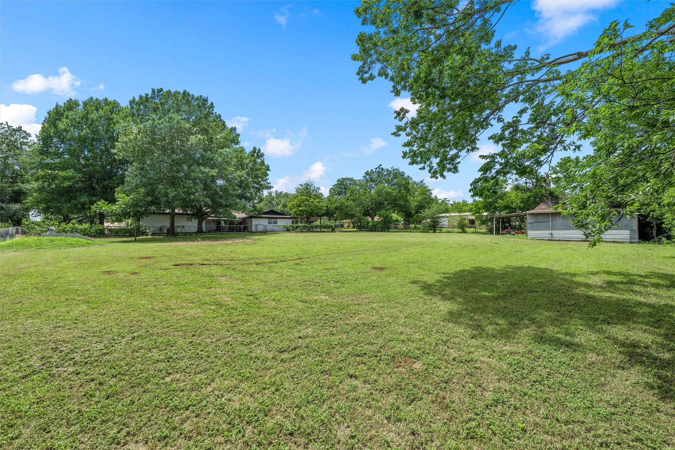 Single Family Residence For Sale in Mc Lennan County , 600 S Andrews Drive, Robinson, Texas 76706, 3 Bedroom, 3 Bathroom, Garage spaces, 2,378 Sqft, built in 1973, mls#21296264, Real Estate Agent in Robinson, Homes For Sale in Mc Lennan county, Homes For Sale in Robinson, Realtor in Robinson Texas, Real Estate Brokerage Independent Realty Texas, Luminita Cordes Realtor