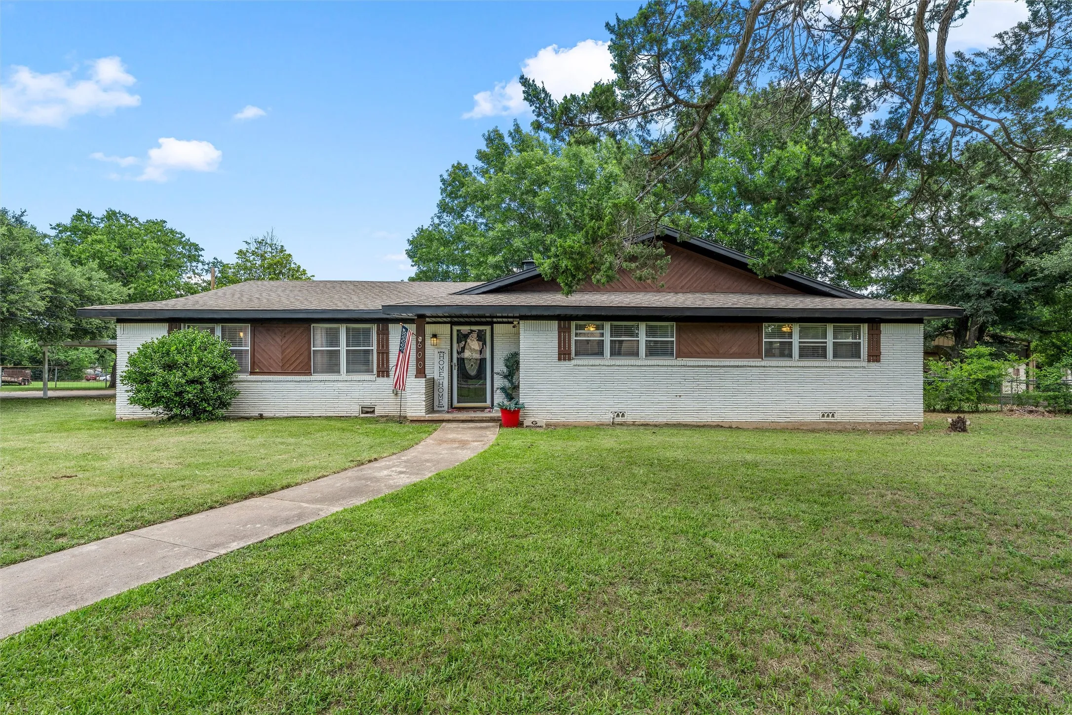 Single Family Residence For Sale in Mc Lennan County , 600 S Andrews Drive, Robinson, Texas 76706, 3 Bedroom, 3 Bathroom, Garage spaces, 2,378 Sqft, built in 1973, mls#21296264, Real Estate Agent in Robinson, Homes For Sale in Mc Lennan county, Homes For Sale in Robinson, Realtor in Robinson Texas, Real Estate Brokerage Independent Realty Texas, Luminita Cordes Realtor