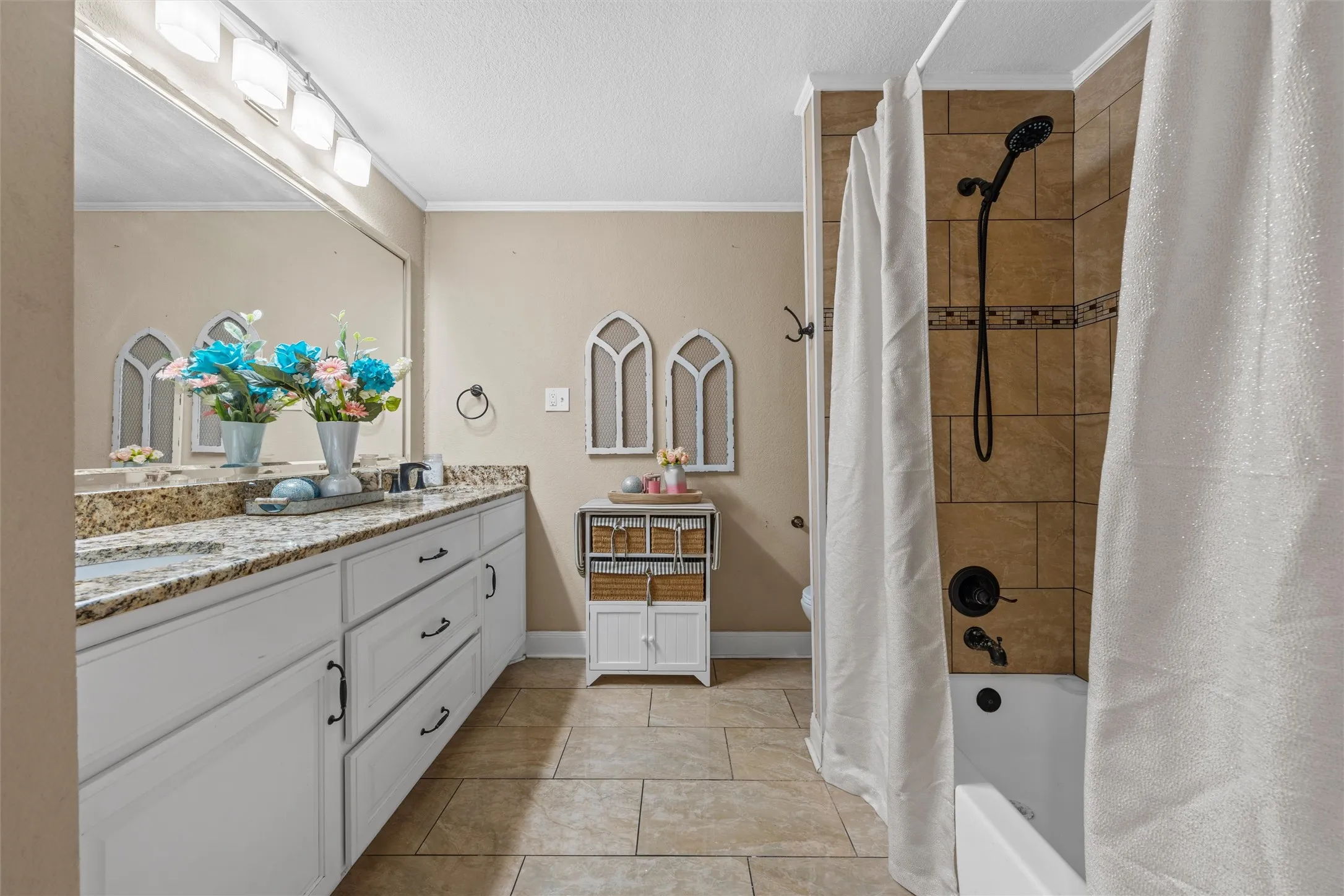 Single Family Residence For Sale in Mc Lennan County , 600 S Andrews Drive, Robinson, Texas 76706, 3 Bedroom, 3 Bathroom, Garage spaces, 2,378 Sqft, built in 1973, mls#21296264, Real Estate Agent in Robinson, Homes For Sale in Mc Lennan county, Homes For Sale in Robinson, Realtor in Robinson Texas, Real Estate Brokerage Independent Realty Texas, Luminita Cordes Realtor