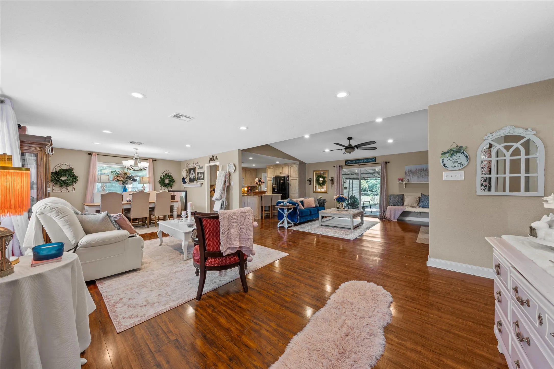 Single Family Residence For Sale in Mc Lennan County , 600 S Andrews Drive, Robinson, Texas 76706, 3 Bedroom, 3 Bathroom, Garage spaces, 2,378 Sqft, built in 1973, mls#21296264, Real Estate Agent in Robinson, Homes For Sale in Mc Lennan county, Homes For Sale in Robinson, Realtor in Robinson Texas, Real Estate Brokerage Independent Realty Texas, Luminita Cordes Realtor
