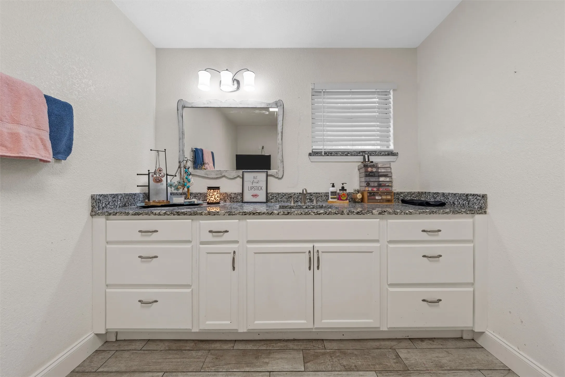 Single Family Residence For Sale in Mc Lennan County , 600 S Andrews Drive, Robinson, Texas 76706, 3 Bedroom, 3 Bathroom, Garage spaces, 2,378 Sqft, built in 1973, mls#21296264, Real Estate Agent in Robinson, Homes For Sale in Mc Lennan county, Homes For Sale in Robinson, Realtor in Robinson Texas, Real Estate Brokerage Independent Realty Texas, Luminita Cordes Realtor