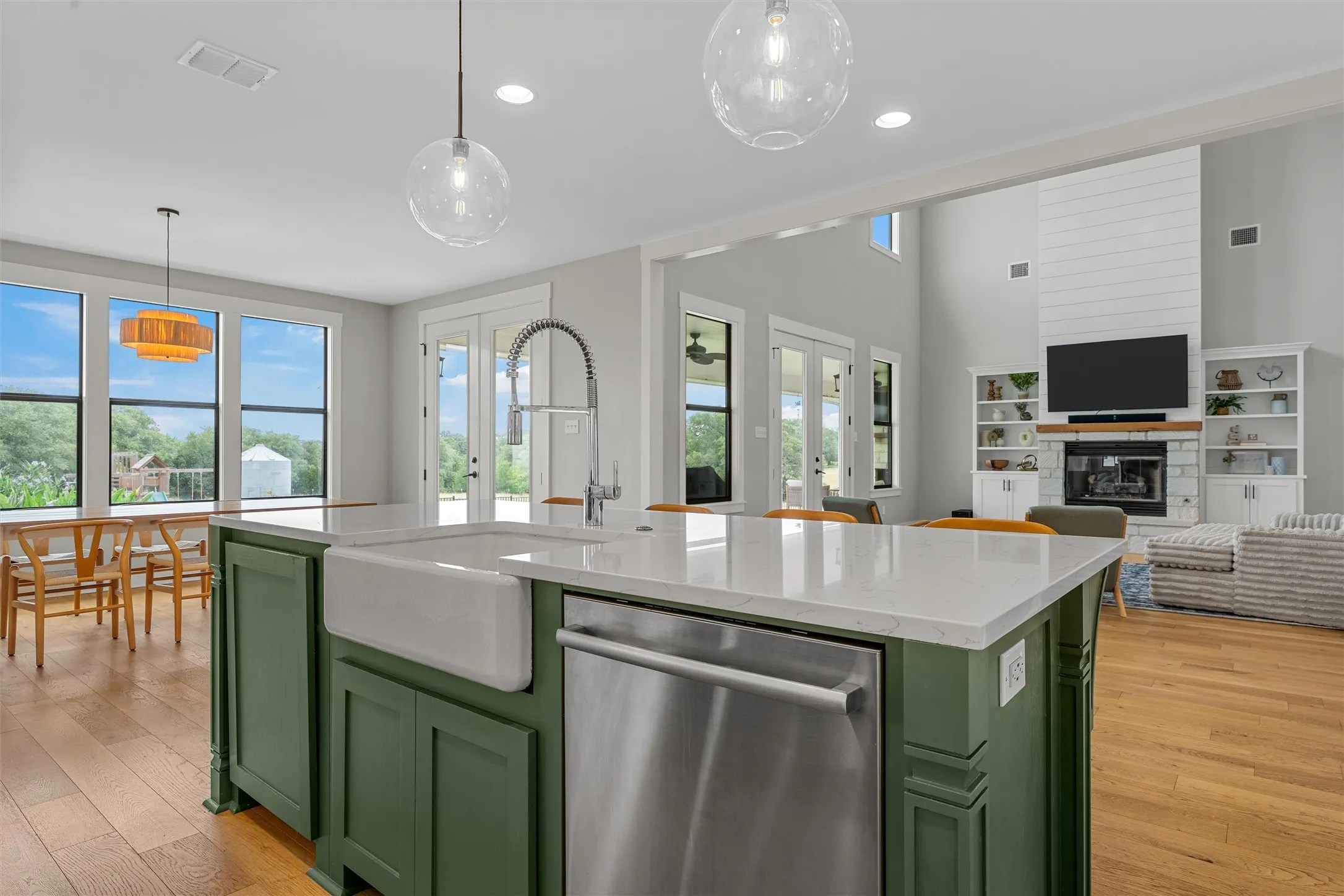 Single Family Residence For Sale in Mc Lennan County , 252 Austin Hines Drive, China Spring, Texas 76633, 4 Bedroom, 4 Bathroom, 2 Garage spaces, 3,692 Sqft, built in 2017, mls#21305076, Real Estate Agent in China Spring, Homes For Sale in Mc Lennan county, Homes For Sale in China Spring, Realtor in China Spring Texas, Real Estate Brokerage Independent Realty Texas, Luminita Cordes Realtor