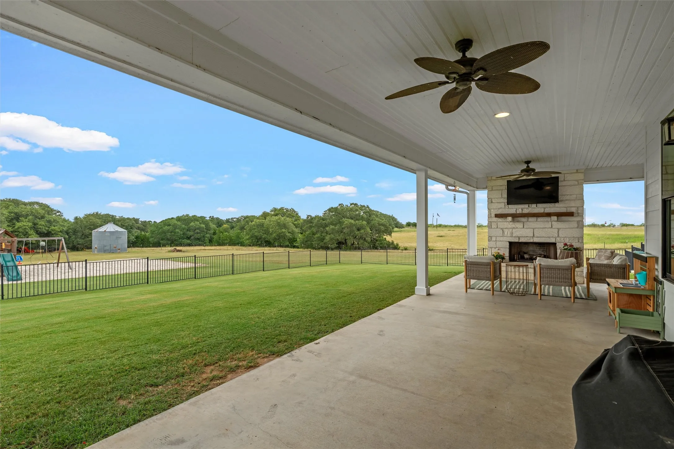 Single Family Residence For Sale in Mc Lennan County , 252 Austin Hines Drive, China Spring, Texas 76633, 4 Bedroom, 4 Bathroom, 2 Garage spaces, 3,692 Sqft, built in 2017, mls#21305076, Real Estate Agent in China Spring, Homes For Sale in Mc Lennan county, Homes For Sale in China Spring, Realtor in China Spring Texas, Real Estate Brokerage Independent Realty Texas, Luminita Cordes Realtor