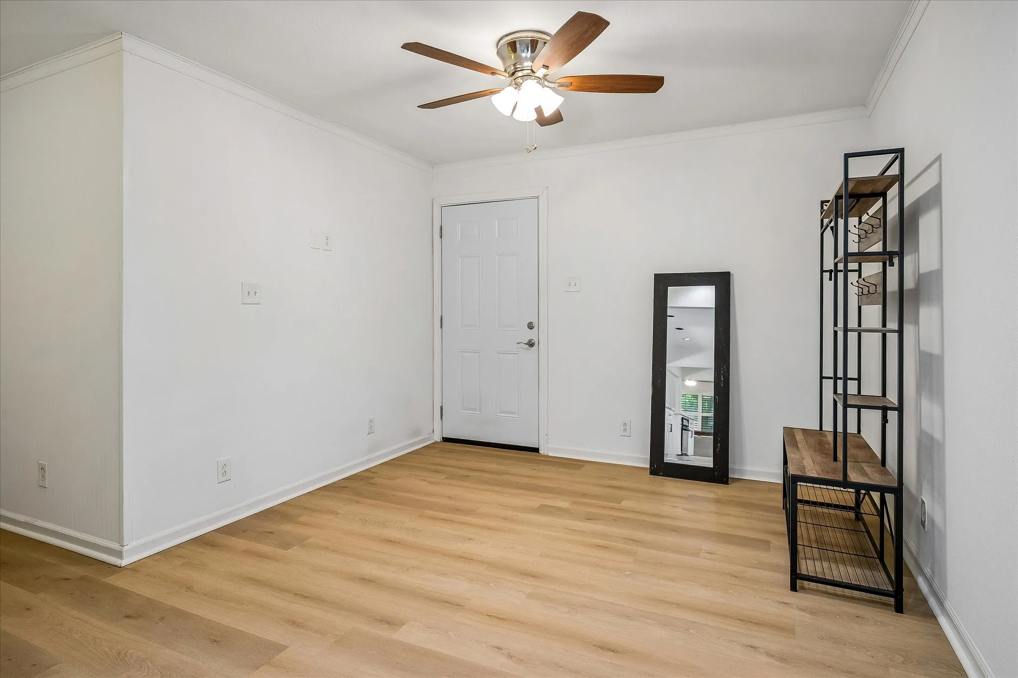 Single Family Residence For Sale in Dallas County , 11070 Delford Circle, Dallas, Texas 75228, 3 Bedroom, 2 Bathroom, 1 Garage spaces, 1,794 Sqft, built in 1958, mls#21305023, Real Estate Agent in Dallas, Homes For Sale in Dallas county, Homes For Sale in Dallas, Realtor in Dallas Texas, Real Estate Brokerage Independent Realty Texas, Luminita Cordes Realtor