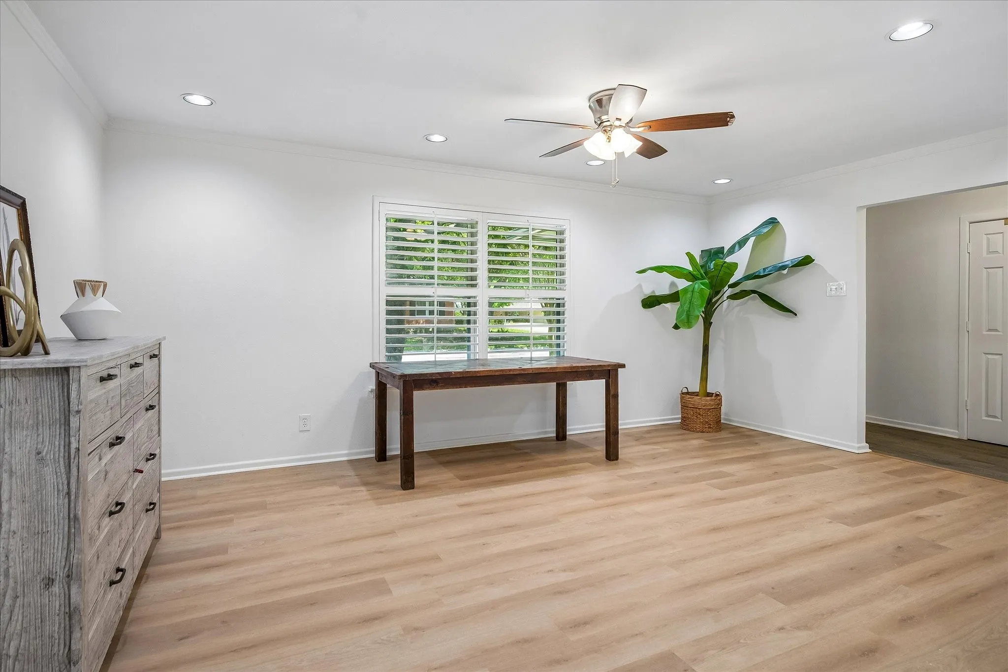 Single Family Residence For Sale in Dallas County , 11070 Delford Circle, Dallas, Texas 75228, 3 Bedroom, 2 Bathroom, 1 Garage spaces, 1,794 Sqft, built in 1958, mls#21305023, Real Estate Agent in Dallas, Homes For Sale in Dallas county, Homes For Sale in Dallas, Realtor in Dallas Texas, Real Estate Brokerage Independent Realty Texas, Luminita Cordes Realtor