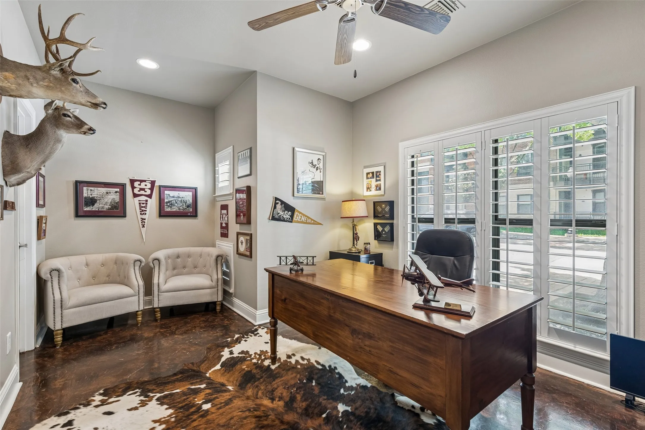 Single Family Residence For Sale in Tarrant County , 600 E Bluff Street, Fort Worth, Texas 76102, 3 Bedroom, 4 Bathroom, 2 Garage spaces, 2,337 Sqft, built in 2006, mls#21298331, Real Estate Agent in Fort Worth, Homes For Sale in Tarrant county, Homes For Sale in Fort Worth, Realtor in Fort Worth Texas, Real Estate Brokerage Independent Realty Texas, Luminita Cordes Realtor