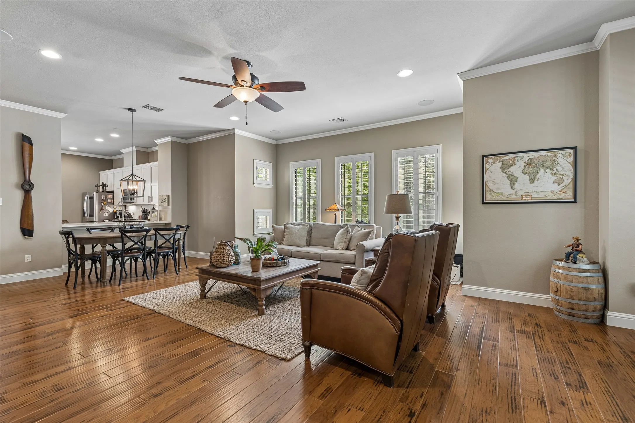 Single Family Residence For Sale in Tarrant County , 600 E Bluff Street, Fort Worth, Texas 76102, 3 Bedroom, 4 Bathroom, 2 Garage spaces, 2,337 Sqft, built in 2006, mls#21298331, Real Estate Agent in Fort Worth, Homes For Sale in Tarrant county, Homes For Sale in Fort Worth, Realtor in Fort Worth Texas, Real Estate Brokerage Independent Realty Texas, Luminita Cordes Realtor