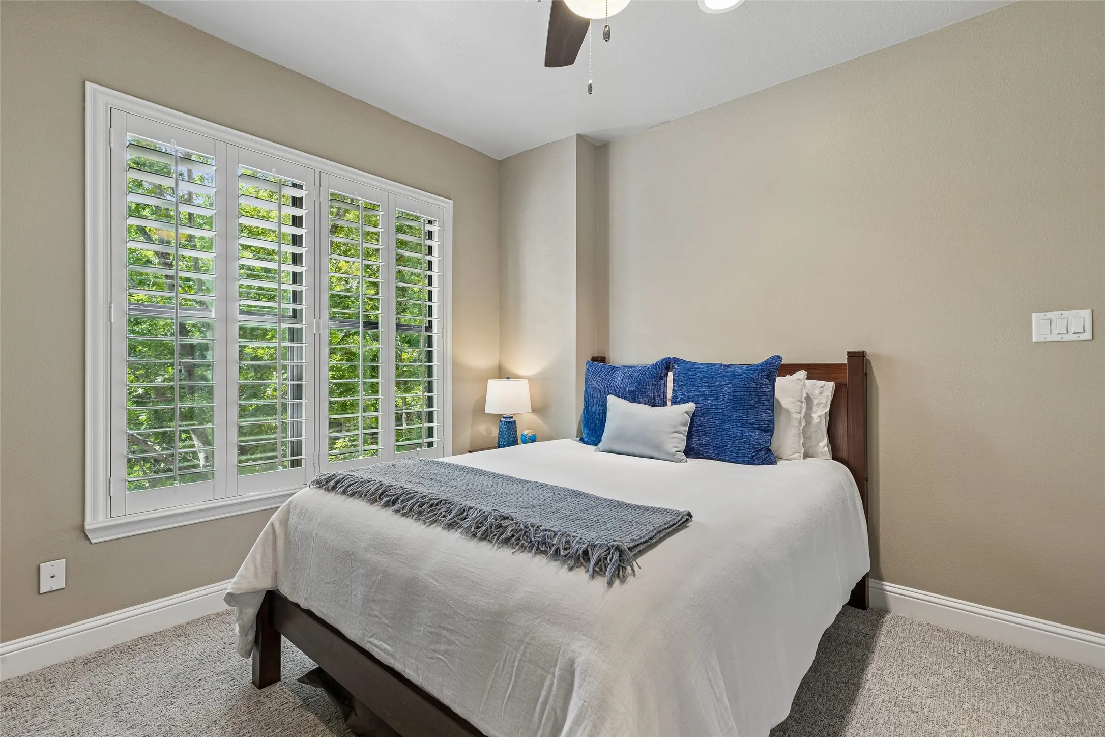 Single Family Residence For Sale in Tarrant County , 600 E Bluff Street, Fort Worth, Texas 76102, 3 Bedroom, 4 Bathroom, 2 Garage spaces, 2,337 Sqft, built in 2006, mls#21298331, Real Estate Agent in Fort Worth, Homes For Sale in Tarrant county, Homes For Sale in Fort Worth, Realtor in Fort Worth Texas, Real Estate Brokerage Independent Realty Texas, Luminita Cordes Realtor