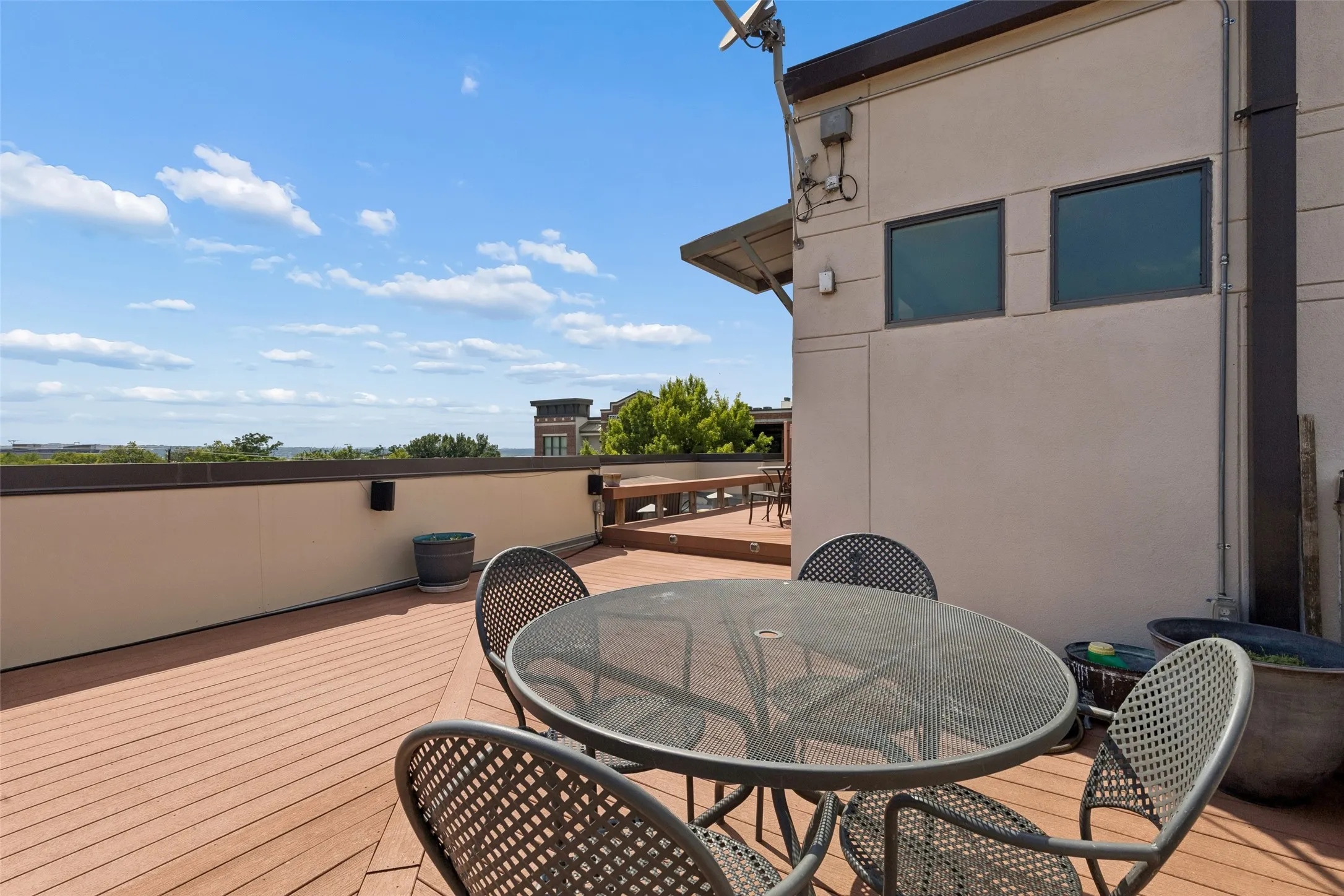 Single Family Residence For Sale in Tarrant County , 600 E Bluff Street, Fort Worth, Texas 76102, 3 Bedroom, 4 Bathroom, 2 Garage spaces, 2,337 Sqft, built in 2006, mls#21298331, Real Estate Agent in Fort Worth, Homes For Sale in Tarrant county, Homes For Sale in Fort Worth, Realtor in Fort Worth Texas, Real Estate Brokerage Independent Realty Texas, Luminita Cordes Realtor