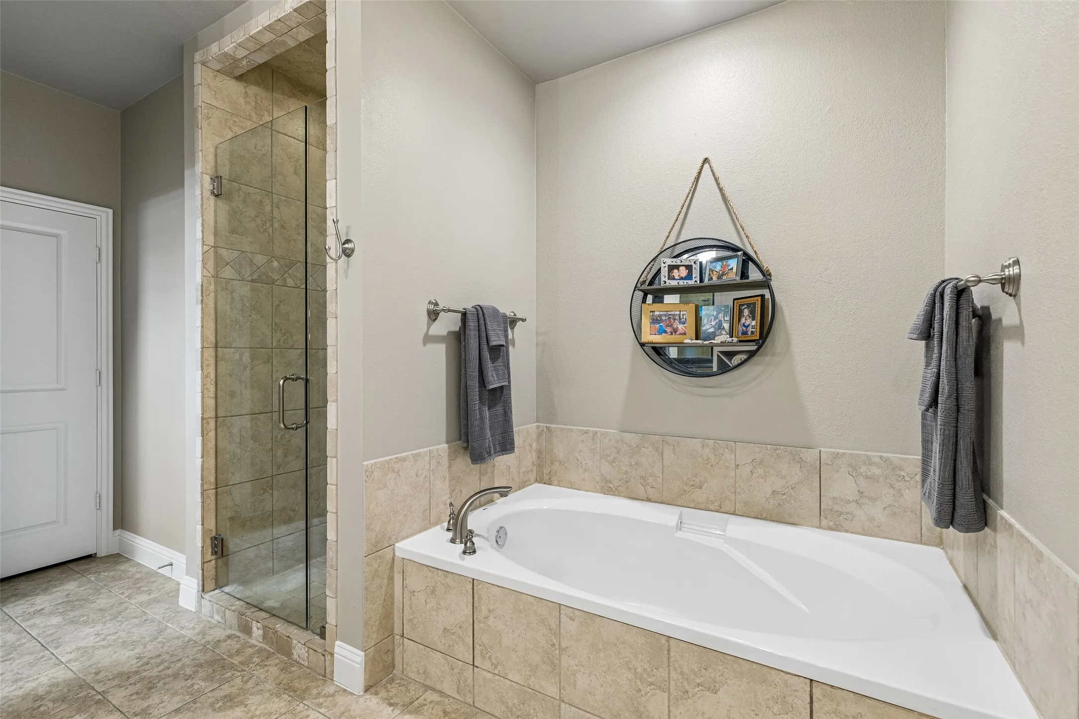 Single Family Residence For Sale in Tarrant County , 600 E Bluff Street, Fort Worth, Texas 76102, 3 Bedroom, 4 Bathroom, 2 Garage spaces, 2,337 Sqft, built in 2006, mls#21298331, Real Estate Agent in Fort Worth, Homes For Sale in Tarrant county, Homes For Sale in Fort Worth, Realtor in Fort Worth Texas, Real Estate Brokerage Independent Realty Texas, Luminita Cordes Realtor