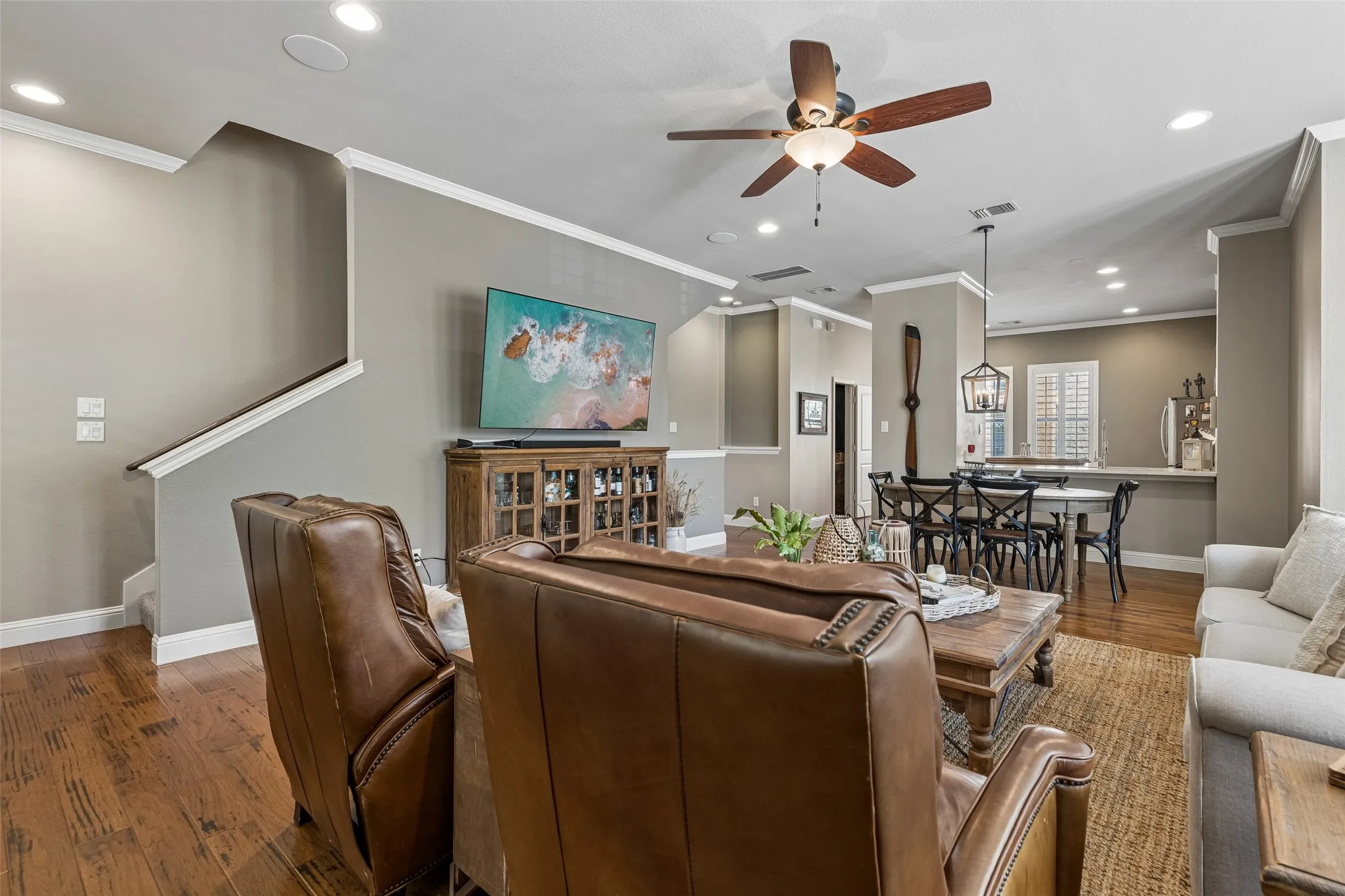 Single Family Residence For Sale in Tarrant County , 600 E Bluff Street, Fort Worth, Texas 76102, 3 Bedroom, 4 Bathroom, 2 Garage spaces, 2,337 Sqft, built in 2006, mls#21298331, Real Estate Agent in Fort Worth, Homes For Sale in Tarrant county, Homes For Sale in Fort Worth, Realtor in Fort Worth Texas, Real Estate Brokerage Independent Realty Texas, Luminita Cordes Realtor