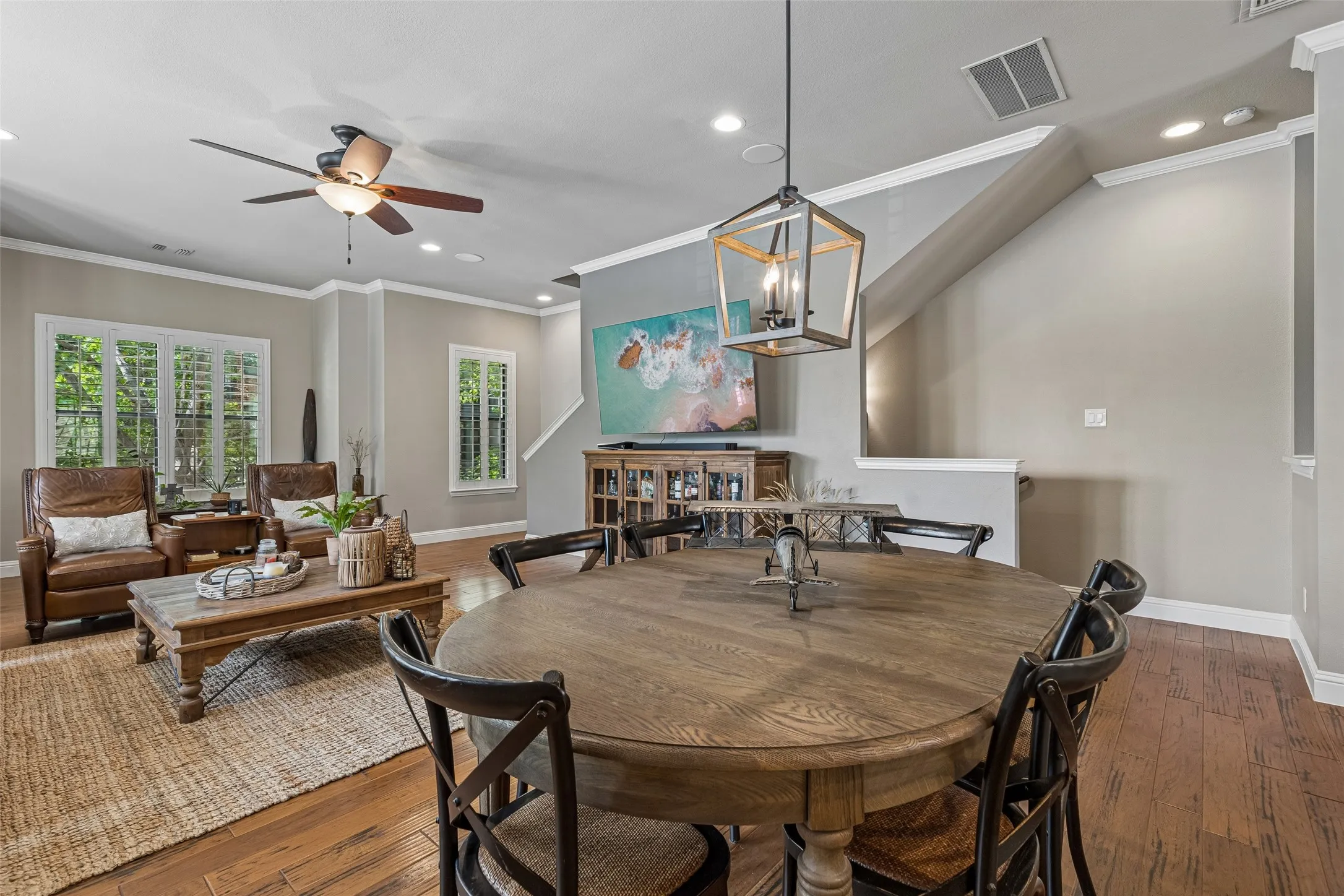 Single Family Residence For Sale in Tarrant County , 600 E Bluff Street, Fort Worth, Texas 76102, 3 Bedroom, 4 Bathroom, 2 Garage spaces, 2,337 Sqft, built in 2006, mls#21298331, Real Estate Agent in Fort Worth, Homes For Sale in Tarrant county, Homes For Sale in Fort Worth, Realtor in Fort Worth Texas, Real Estate Brokerage Independent Realty Texas, Luminita Cordes Realtor