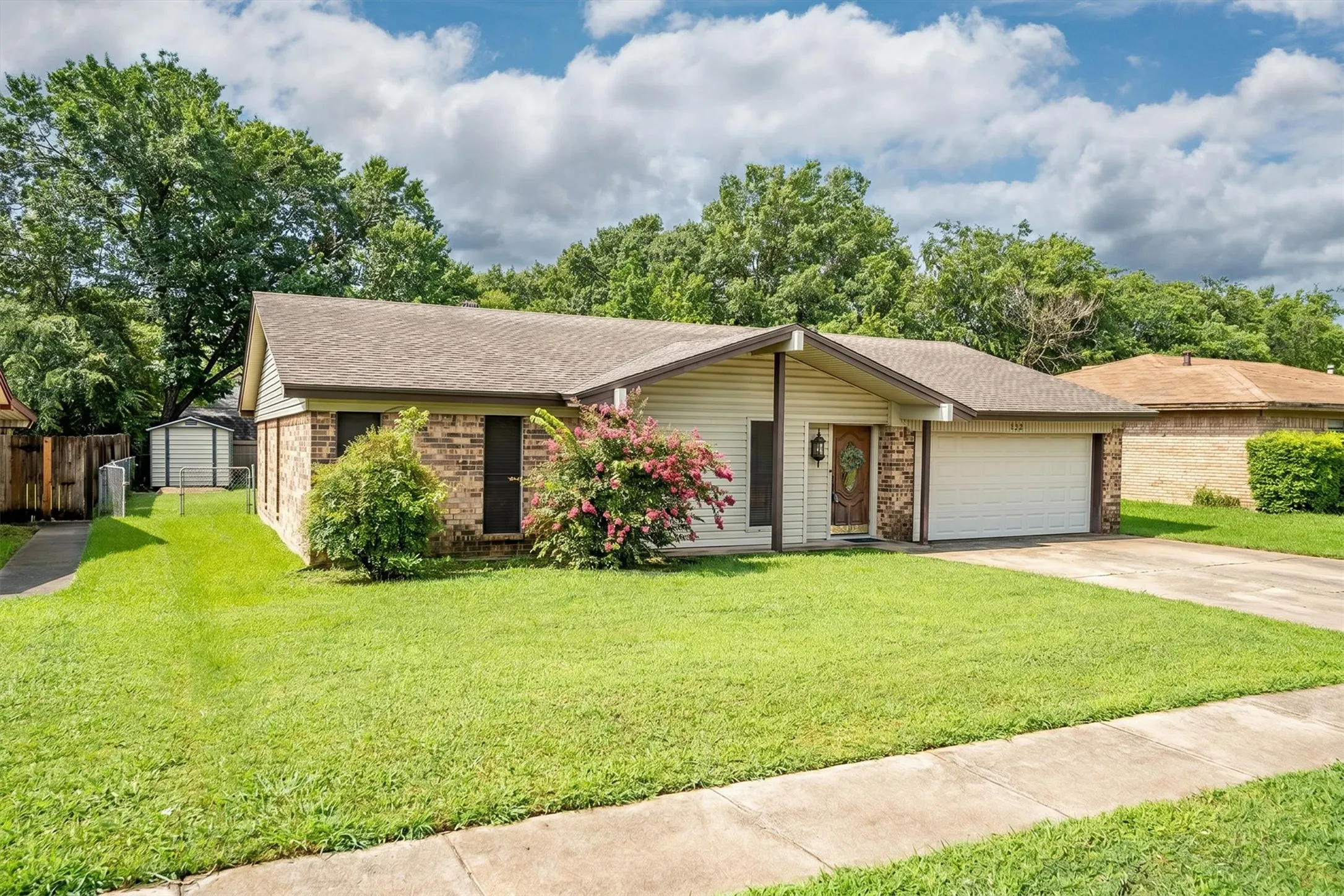 Single Family Residence For Sale in Tarrant County , 436 E Hill Street, Keller, Texas 76248, 3 Bedroom, 2 Bathroom, 2 Garage spaces, 1,371 Sqft, built in 1977, mls#21269021, Real Estate Agent in Keller, Homes For Sale in Tarrant county, Homes For Sale in Keller, Realtor in Keller Texas, Real Estate Brokerage Independent Realty Texas, Luminita Cordes Realtor