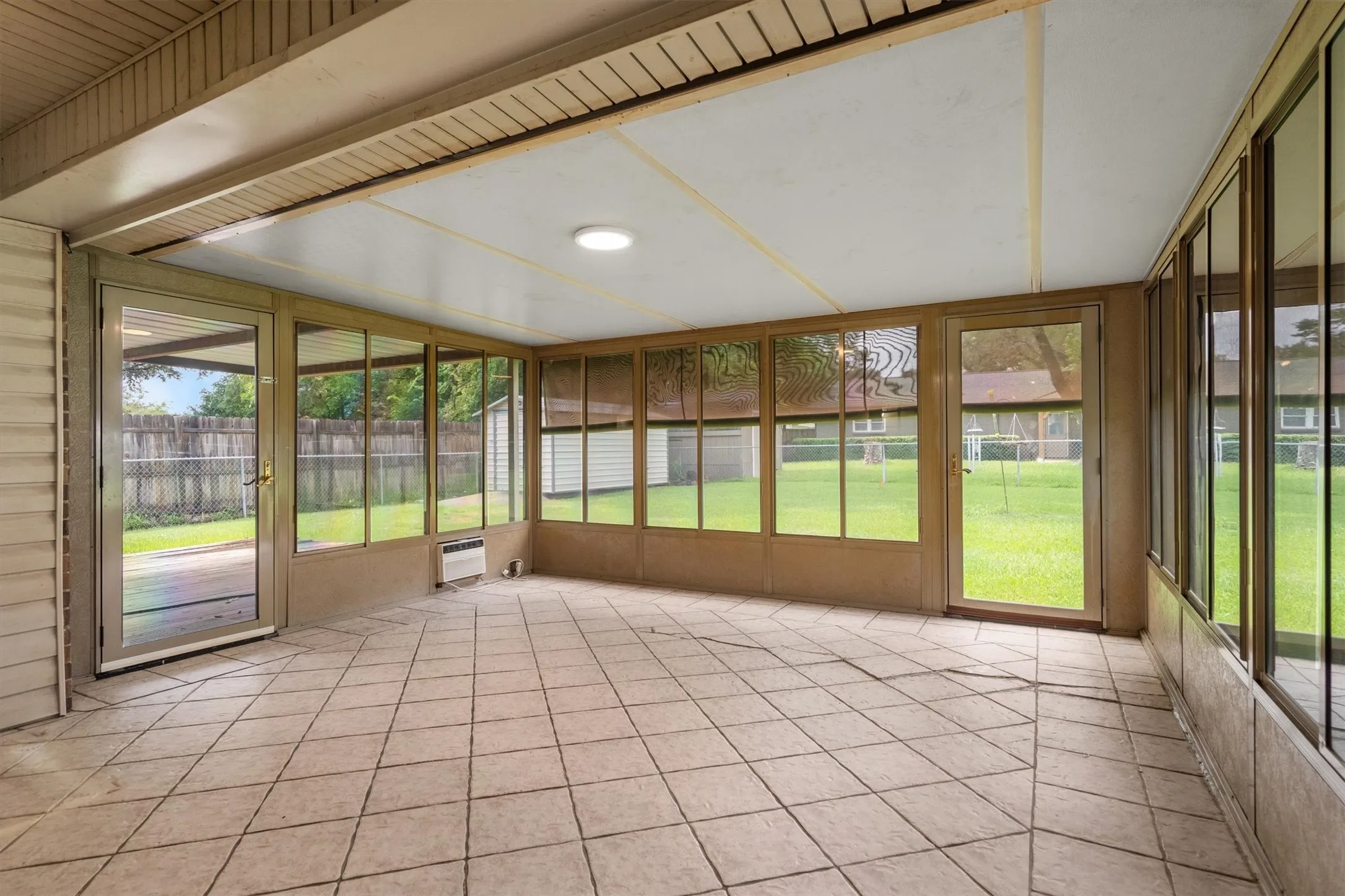 Single Family Residence For Sale in Tarrant County , 436 E Hill Street, Keller, Texas 76248, 3 Bedroom, 2 Bathroom, 2 Garage spaces, 1,371 Sqft, built in 1977, mls#21269021, Real Estate Agent in Keller, Homes For Sale in Tarrant county, Homes For Sale in Keller, Realtor in Keller Texas, Real Estate Brokerage Independent Realty Texas, Luminita Cordes Realtor