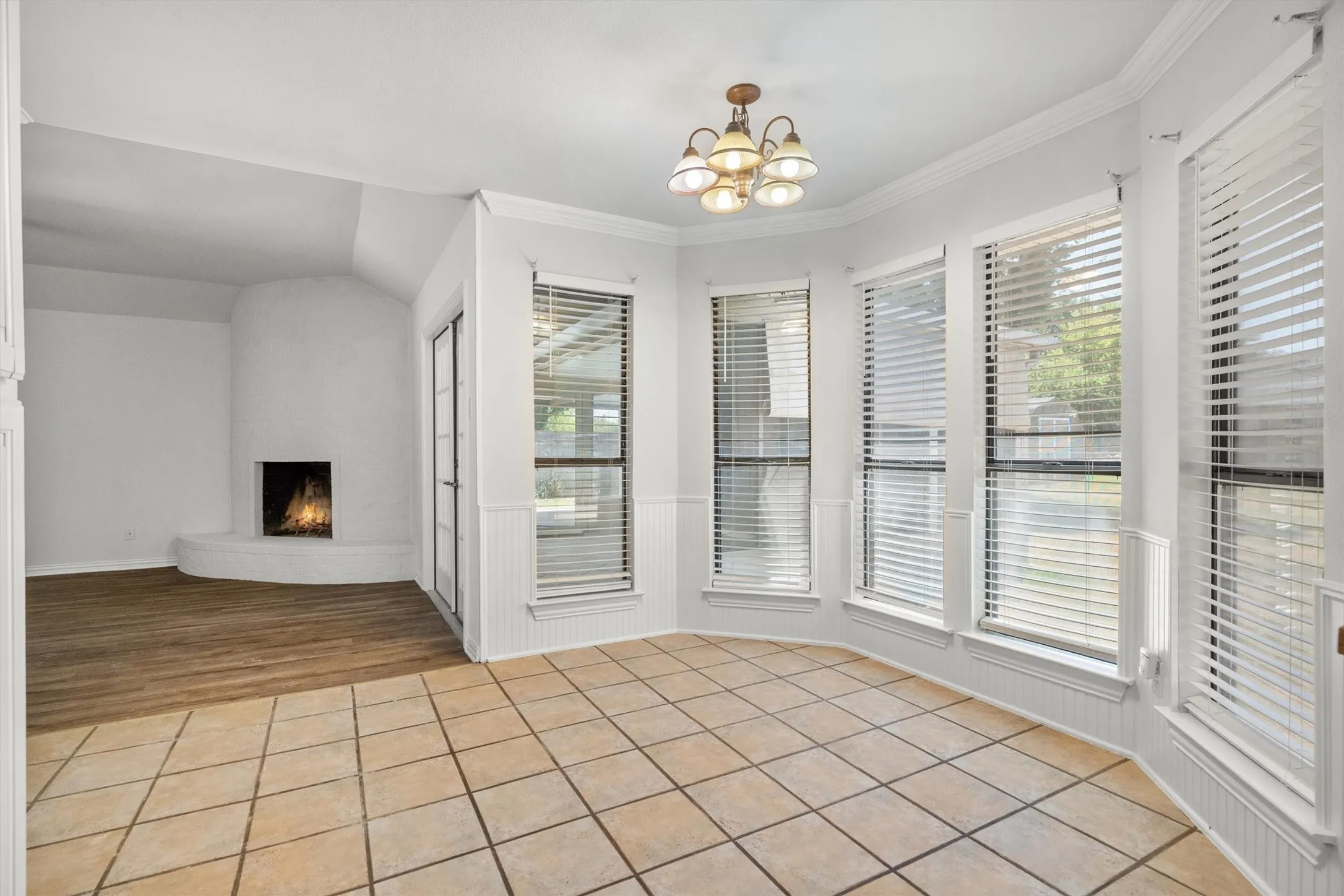 Single Family Residence For Sale in Tarrant County , 436 E Hill Street, Keller, Texas 76248, 3 Bedroom, 2 Bathroom, 2 Garage spaces, 1,371 Sqft, built in 1977, mls#21269021, Real Estate Agent in Keller, Homes For Sale in Tarrant county, Homes For Sale in Keller, Realtor in Keller Texas, Real Estate Brokerage Independent Realty Texas, Luminita Cordes Realtor
