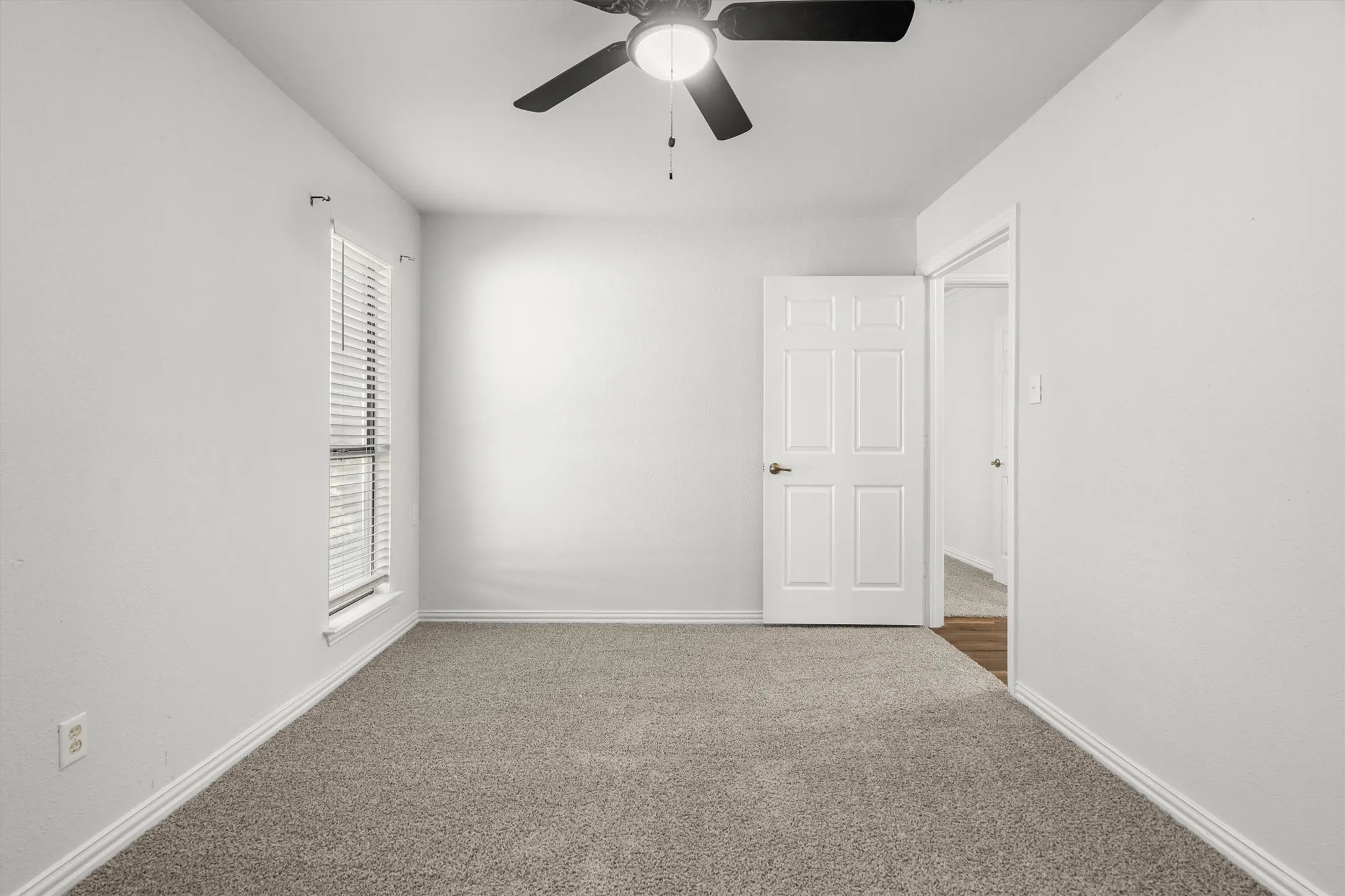Single Family Residence For Sale in Tarrant County , 436 E Hill Street, Keller, Texas 76248, 3 Bedroom, 2 Bathroom, 2 Garage spaces, 1,371 Sqft, built in 1977, mls#21269021, Real Estate Agent in Keller, Homes For Sale in Tarrant county, Homes For Sale in Keller, Realtor in Keller Texas, Real Estate Brokerage Independent Realty Texas, Luminita Cordes Realtor
