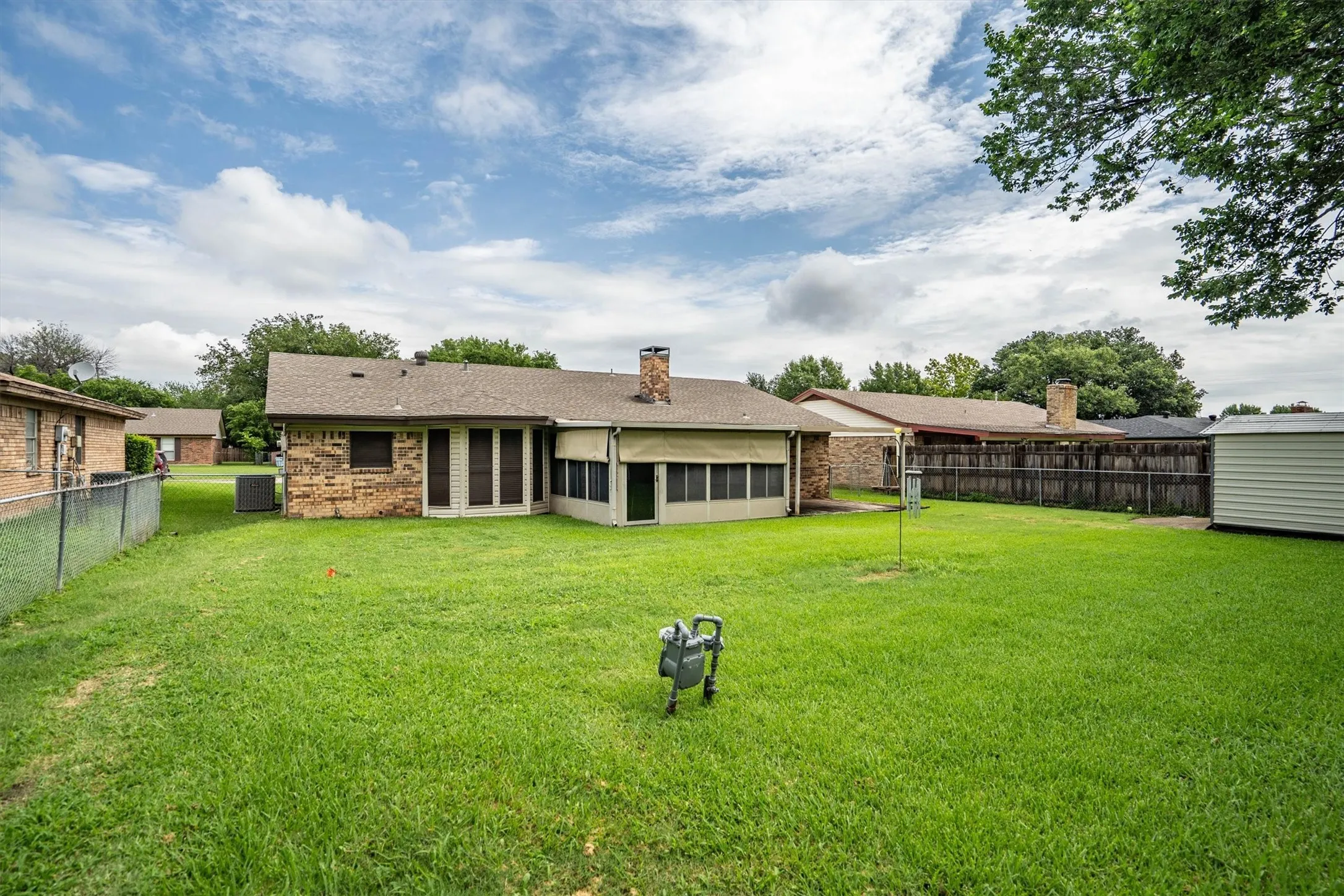 Single Family Residence For Sale in Tarrant County , 436 E Hill Street, Keller, Texas 76248, 3 Bedroom, 2 Bathroom, 2 Garage spaces, 1,371 Sqft, built in 1977, mls#21269021, Real Estate Agent in Keller, Homes For Sale in Tarrant county, Homes For Sale in Keller, Realtor in Keller Texas, Real Estate Brokerage Independent Realty Texas, Luminita Cordes Realtor