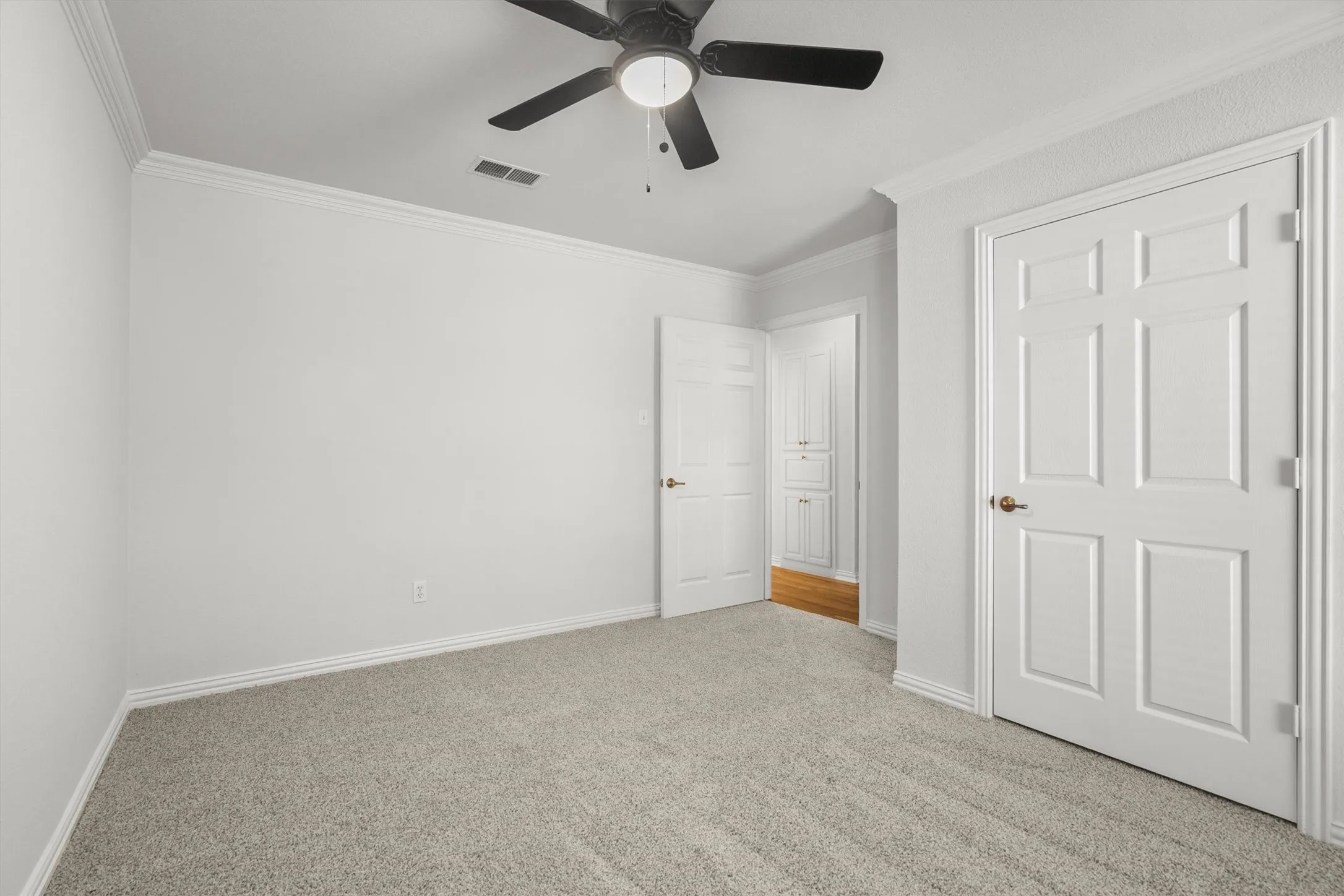 Single Family Residence For Sale in Tarrant County , 436 E Hill Street, Keller, Texas 76248, 3 Bedroom, 2 Bathroom, 2 Garage spaces, 1,371 Sqft, built in 1977, mls#21269021, Real Estate Agent in Keller, Homes For Sale in Tarrant county, Homes For Sale in Keller, Realtor in Keller Texas, Real Estate Brokerage Independent Realty Texas, Luminita Cordes Realtor