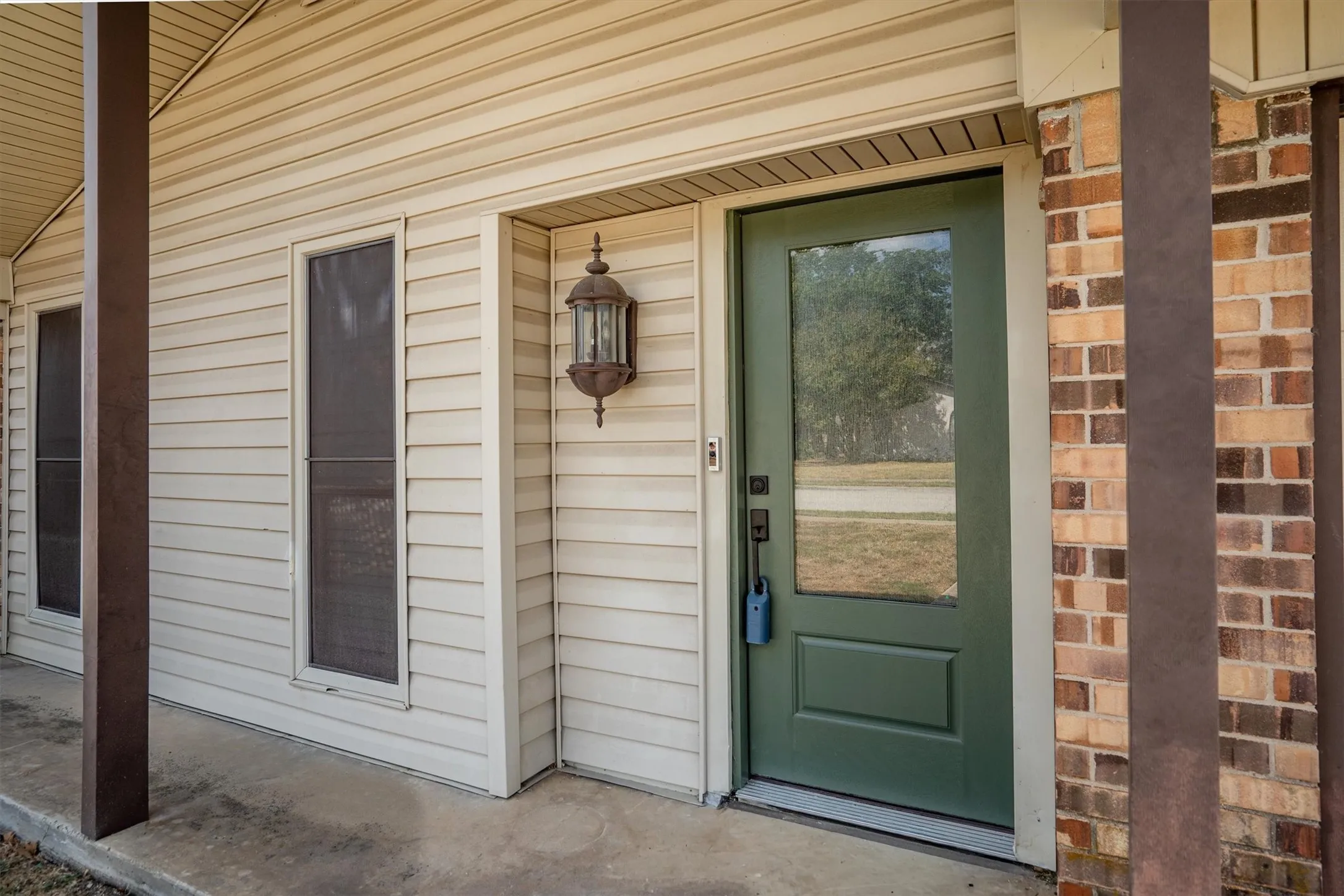 Single Family Residence For Sale in Tarrant County , 436 E Hill Street, Keller, Texas 76248, 3 Bedroom, 2 Bathroom, 2 Garage spaces, 1,371 Sqft, built in 1977, mls#21269021, Real Estate Agent in Keller, Homes For Sale in Tarrant county, Homes For Sale in Keller, Realtor in Keller Texas, Real Estate Brokerage Independent Realty Texas, Luminita Cordes Realtor