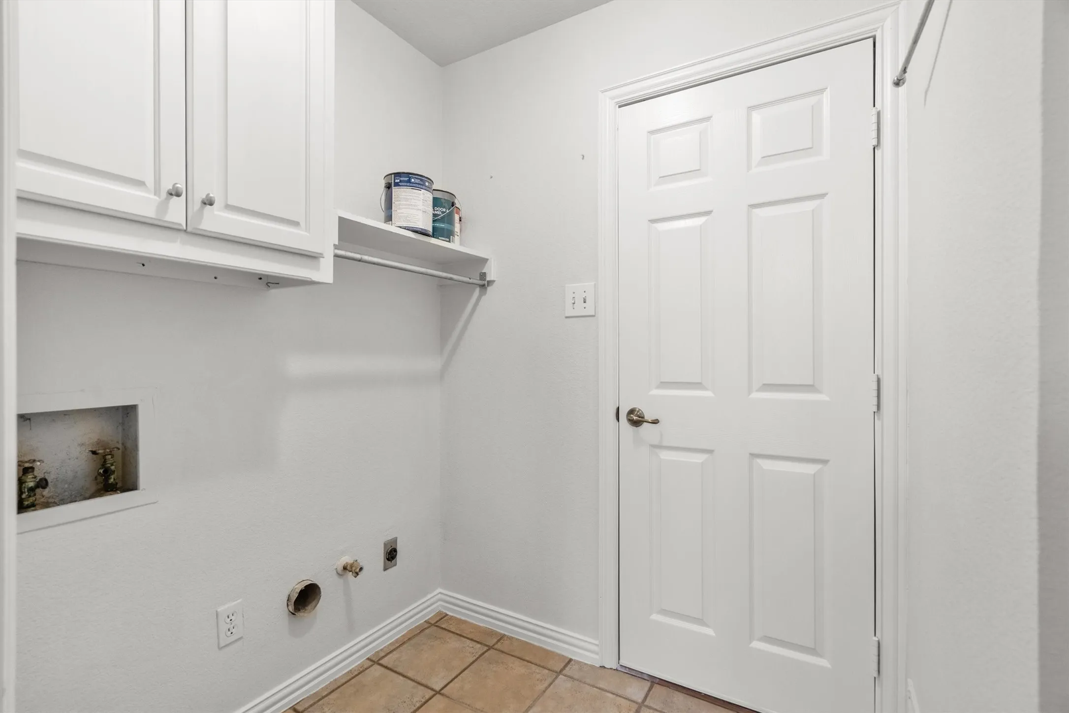 Single Family Residence For Sale in Tarrant County , 436 E Hill Street, Keller, Texas 76248, 3 Bedroom, 2 Bathroom, 2 Garage spaces, 1,371 Sqft, built in 1977, mls#21269021, Real Estate Agent in Keller, Homes For Sale in Tarrant county, Homes For Sale in Keller, Realtor in Keller Texas, Real Estate Brokerage Independent Realty Texas, Luminita Cordes Realtor