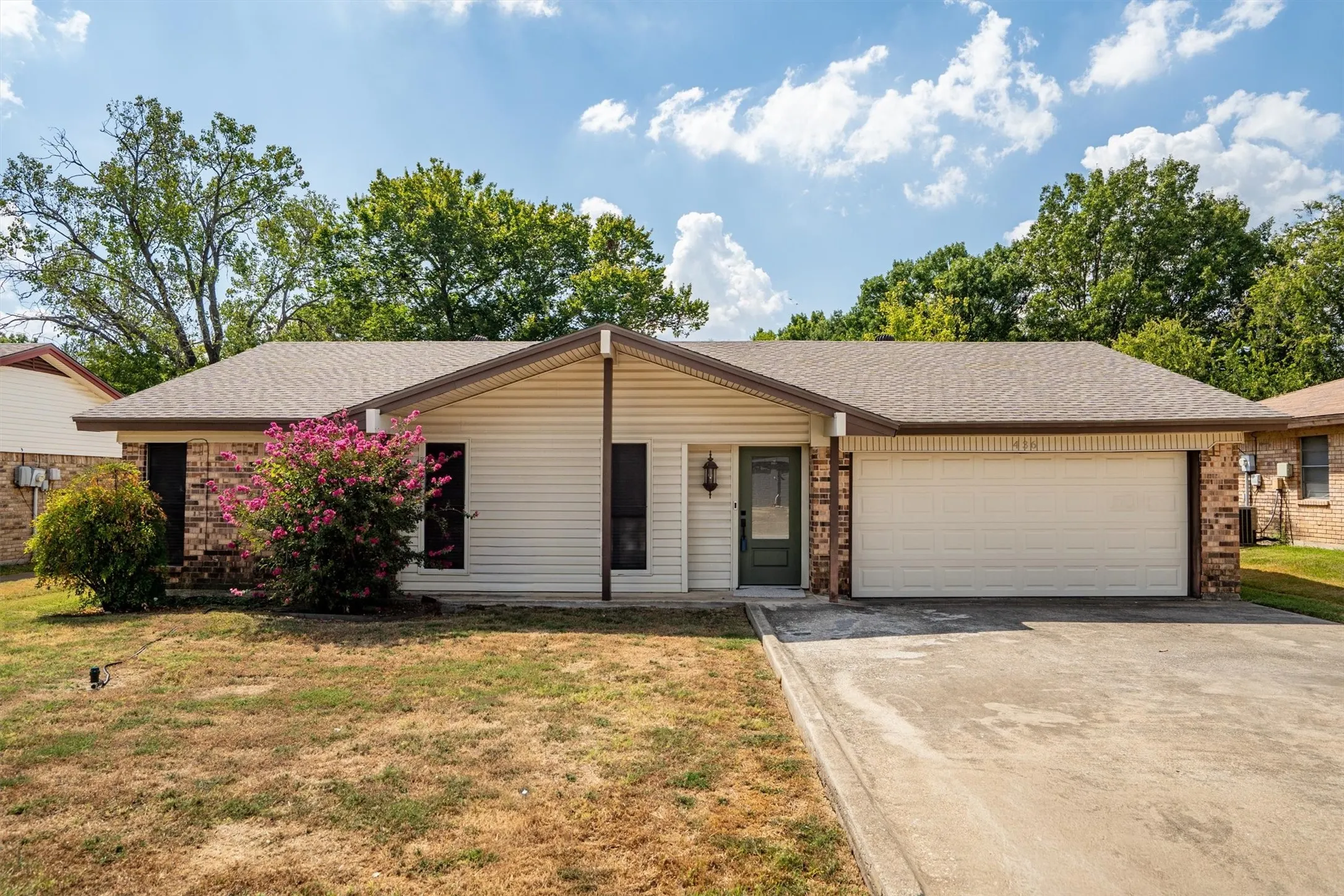 Single Family Residence For Sale in Tarrant County , 436 E Hill Street, Keller, Texas 76248, 3 Bedroom, 2 Bathroom, 2 Garage spaces, 1,371 Sqft, built in 1977, mls#21269021, Real Estate Agent in Keller, Homes For Sale in Tarrant county, Homes For Sale in Keller, Realtor in Keller Texas, Real Estate Brokerage Independent Realty Texas, Luminita Cordes Realtor