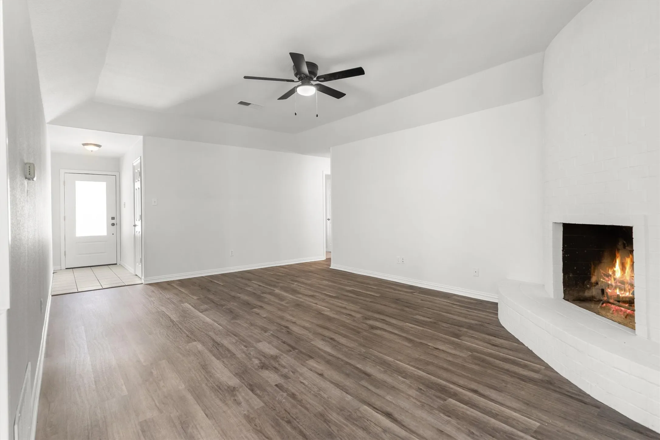 Single Family Residence For Sale in Tarrant County , 436 E Hill Street, Keller, Texas 76248, 3 Bedroom, 2 Bathroom, 2 Garage spaces, 1,371 Sqft, built in 1977, mls#21269021, Real Estate Agent in Keller, Homes For Sale in Tarrant county, Homes For Sale in Keller, Realtor in Keller Texas, Real Estate Brokerage Independent Realty Texas, Luminita Cordes Realtor