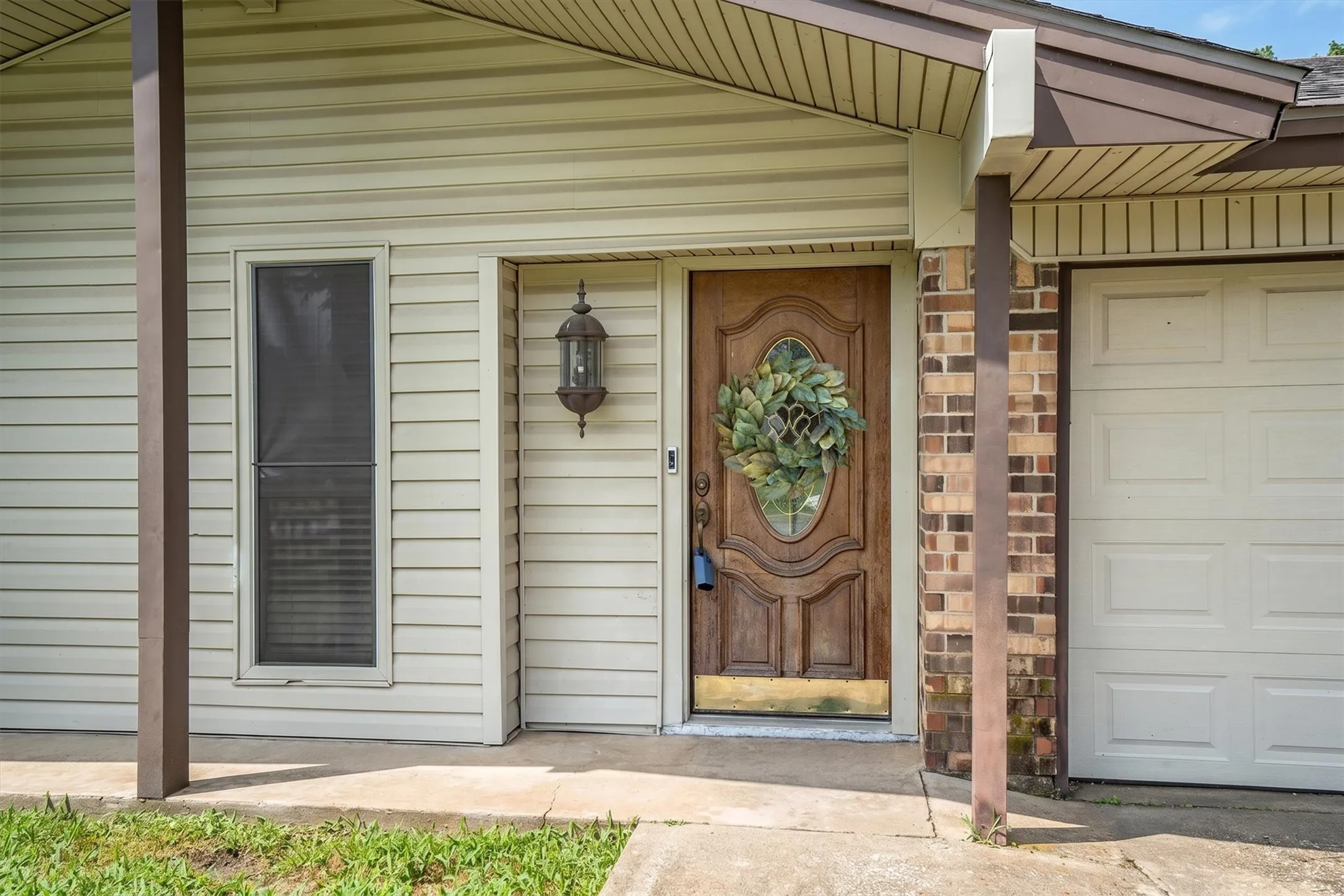 Single Family Residence For Sale in Tarrant County , 436 E Hill Street, Keller, Texas 76248, 3 Bedroom, 2 Bathroom, 2 Garage spaces, 1,371 Sqft, built in 1977, mls#21269021, Real Estate Agent in Keller, Homes For Sale in Tarrant county, Homes For Sale in Keller, Realtor in Keller Texas, Real Estate Brokerage Independent Realty Texas, Luminita Cordes Realtor