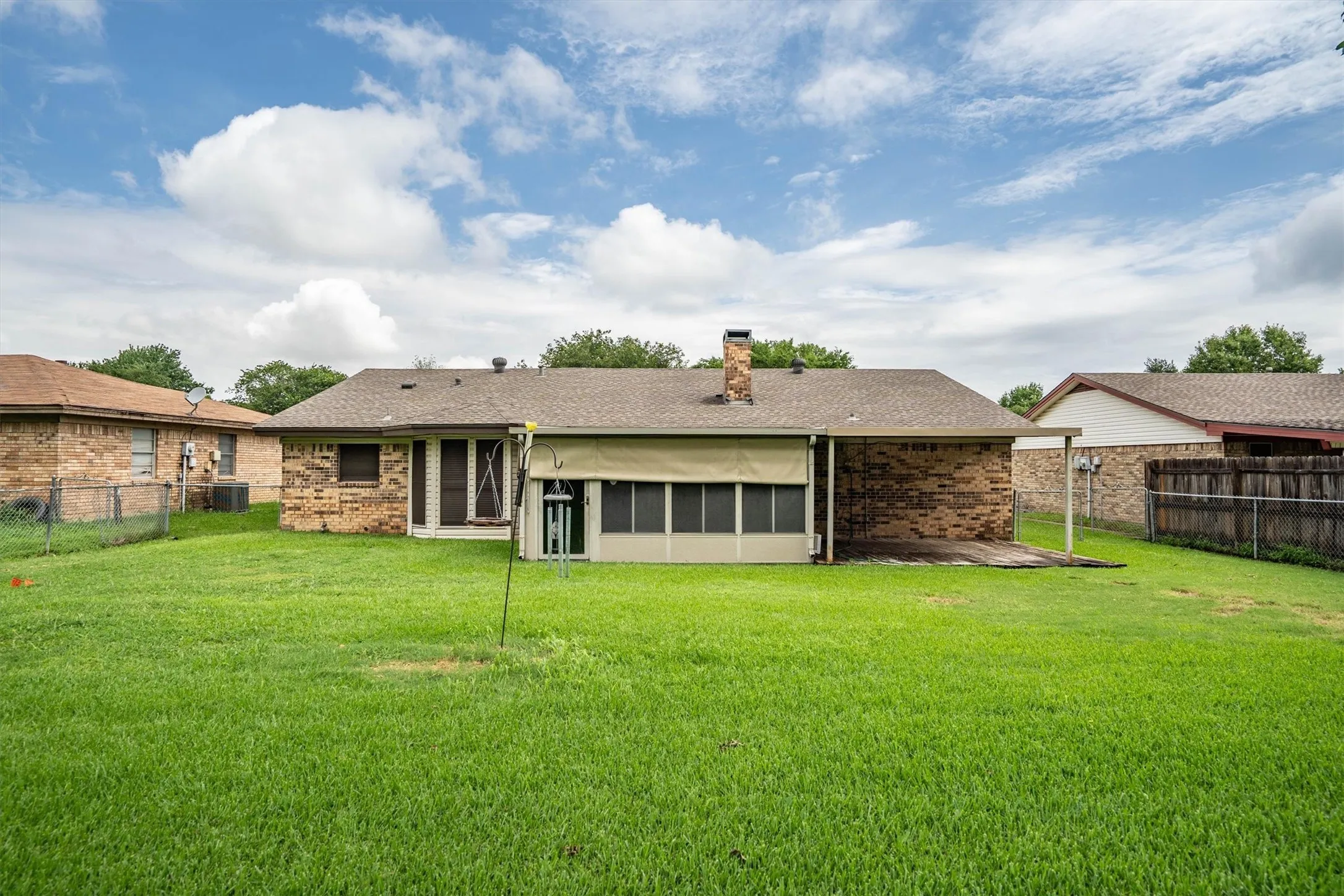 Single Family Residence For Sale in Tarrant County , 436 E Hill Street, Keller, Texas 76248, 3 Bedroom, 2 Bathroom, 2 Garage spaces, 1,371 Sqft, built in 1977, mls#21269021, Real Estate Agent in Keller, Homes For Sale in Tarrant county, Homes For Sale in Keller, Realtor in Keller Texas, Real Estate Brokerage Independent Realty Texas, Luminita Cordes Realtor
