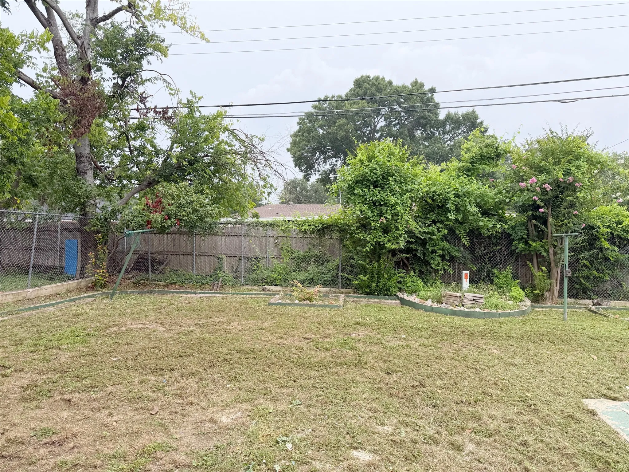 Single Family Residence For Sale in Mc Lennan County , 4909 Loch Lomond Drive, Waco, Texas 76710, 3 Bedroom, 2 Bathroom, 2 Garage spaces, 1,775 Sqft, built in 1964, mls#21305294, Real Estate Agent in Waco, Homes For Sale in Mc Lennan county, Homes For Sale in Waco, Realtor in Waco Texas, Real Estate Brokerage Independent Realty Texas, Luminita Cordes Realtor