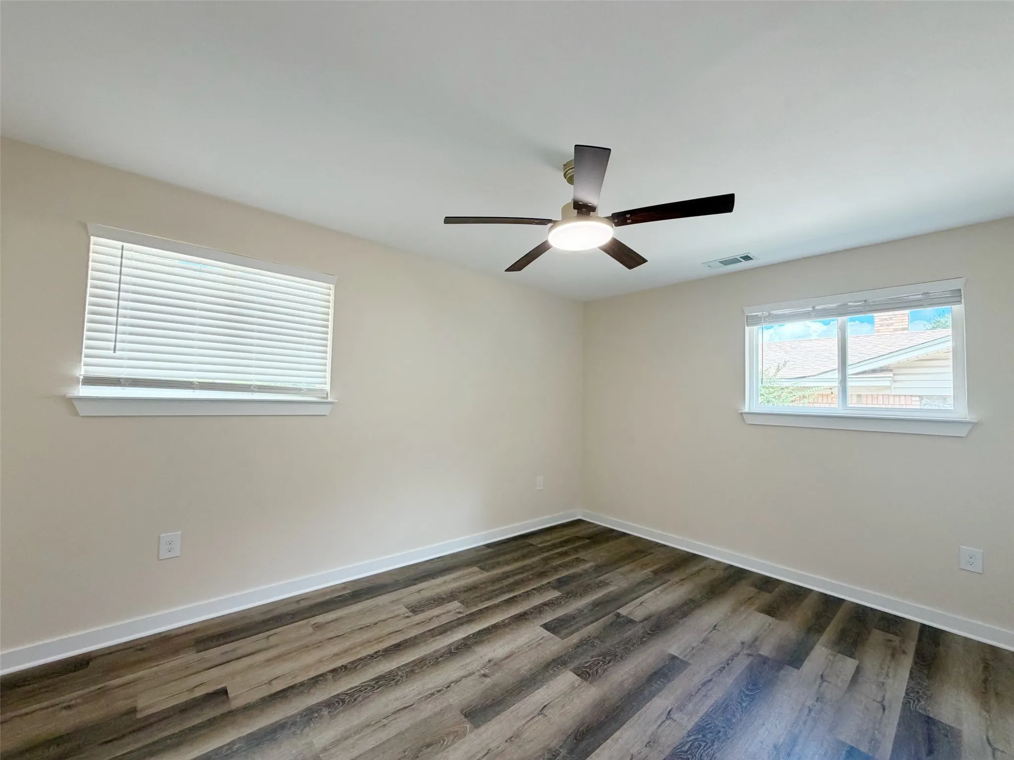 Single Family Residence For Sale in Mc Lennan County , 4909 Loch Lomond Drive, Waco, Texas 76710, 3 Bedroom, 2 Bathroom, 2 Garage spaces, 1,775 Sqft, built in 1964, mls#21305294, Real Estate Agent in Waco, Homes For Sale in Mc Lennan county, Homes For Sale in Waco, Realtor in Waco Texas, Real Estate Brokerage Independent Realty Texas, Luminita Cordes Realtor