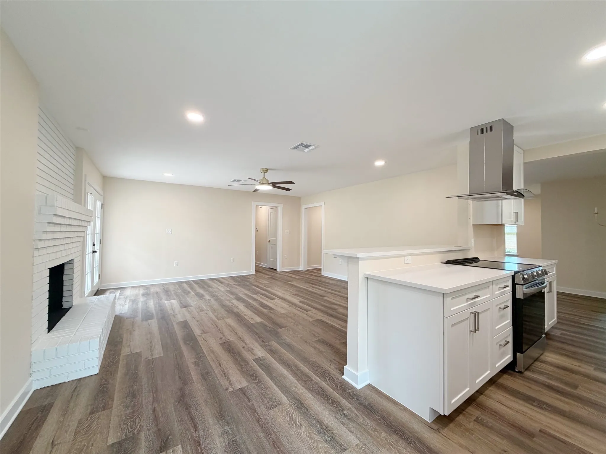 Single Family Residence For Sale in Mc Lennan County , 4909 Loch Lomond Drive, Waco, Texas 76710, 3 Bedroom, 2 Bathroom, 2 Garage spaces, 1,775 Sqft, built in 1964, mls#21305294, Real Estate Agent in Waco, Homes For Sale in Mc Lennan county, Homes For Sale in Waco, Realtor in Waco Texas, Real Estate Brokerage Independent Realty Texas, Luminita Cordes Realtor