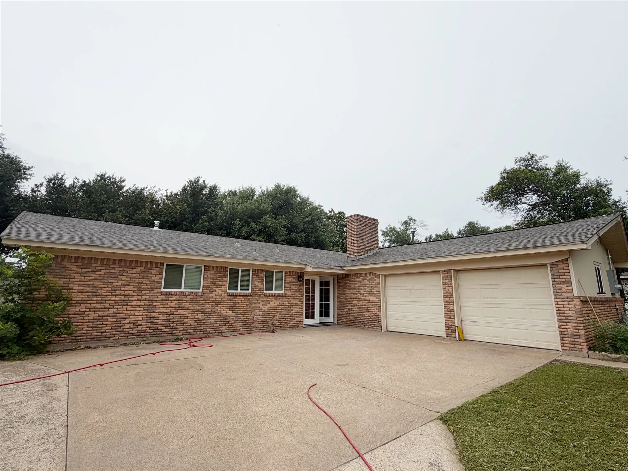 Single Family Residence For Sale in Mc Lennan County , 4909 Loch Lomond Drive, Waco, Texas 76710, 3 Bedroom, 2 Bathroom, 2 Garage spaces, 1,775 Sqft, built in 1964, mls#21305294, Real Estate Agent in Waco, Homes For Sale in Mc Lennan county, Homes For Sale in Waco, Realtor in Waco Texas, Real Estate Brokerage Independent Realty Texas, Luminita Cordes Realtor