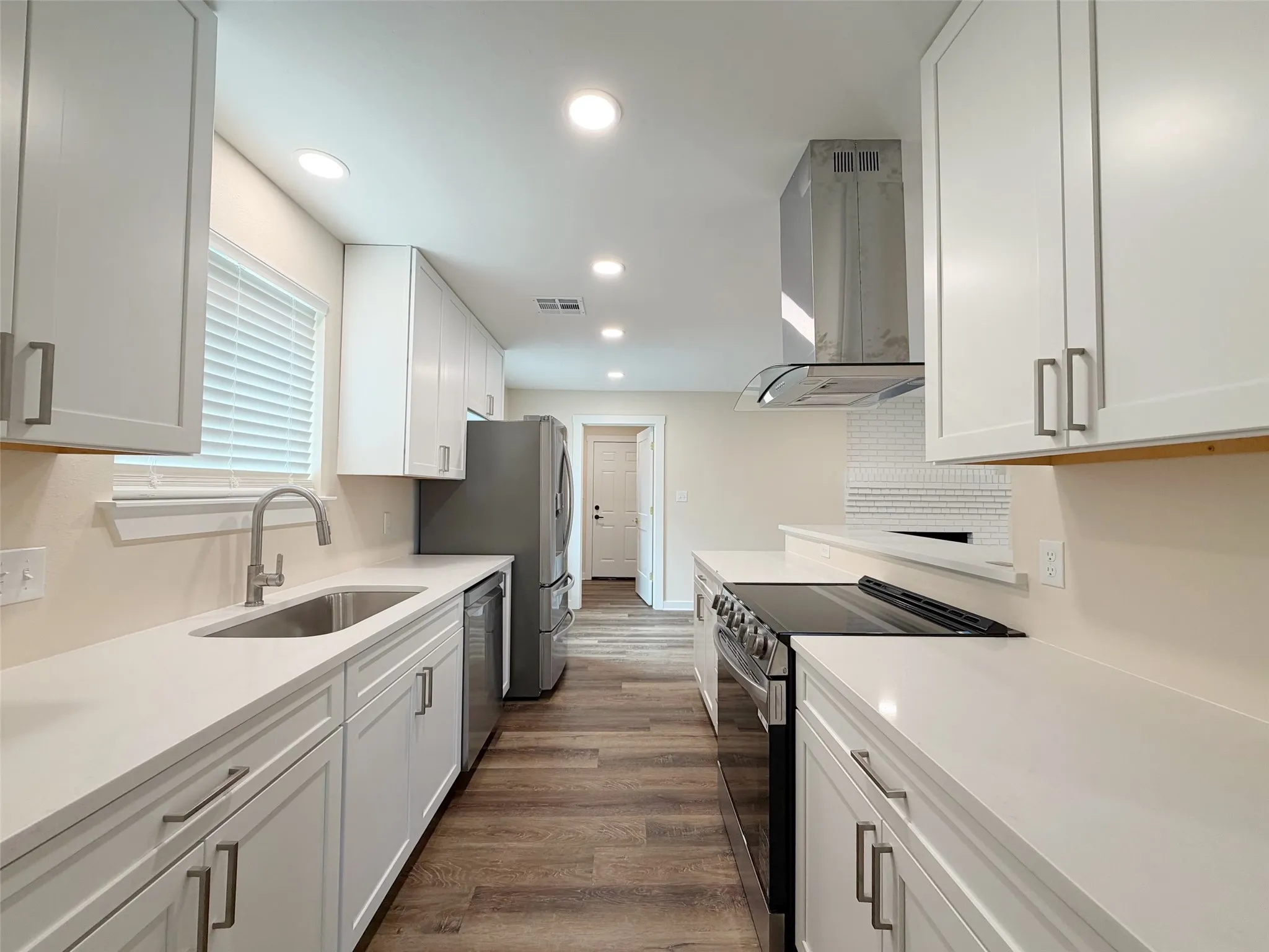 Single Family Residence For Sale in Mc Lennan County , 4909 Loch Lomond Drive, Waco, Texas 76710, 3 Bedroom, 2 Bathroom, 2 Garage spaces, 1,775 Sqft, built in 1964, mls#21305294, Real Estate Agent in Waco, Homes For Sale in Mc Lennan county, Homes For Sale in Waco, Realtor in Waco Texas, Real Estate Brokerage Independent Realty Texas, Luminita Cordes Realtor