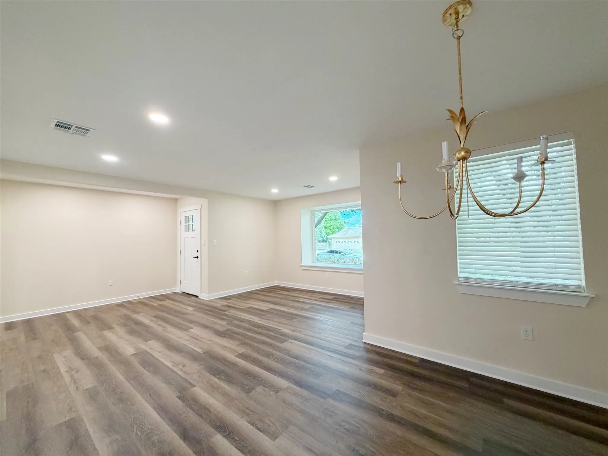 Single Family Residence For Sale in Mc Lennan County , 4909 Loch Lomond Drive, Waco, Texas 76710, 3 Bedroom, 2 Bathroom, 2 Garage spaces, 1,775 Sqft, built in 1964, mls#21305294, Real Estate Agent in Waco, Homes For Sale in Mc Lennan county, Homes For Sale in Waco, Realtor in Waco Texas, Real Estate Brokerage Independent Realty Texas, Luminita Cordes Realtor