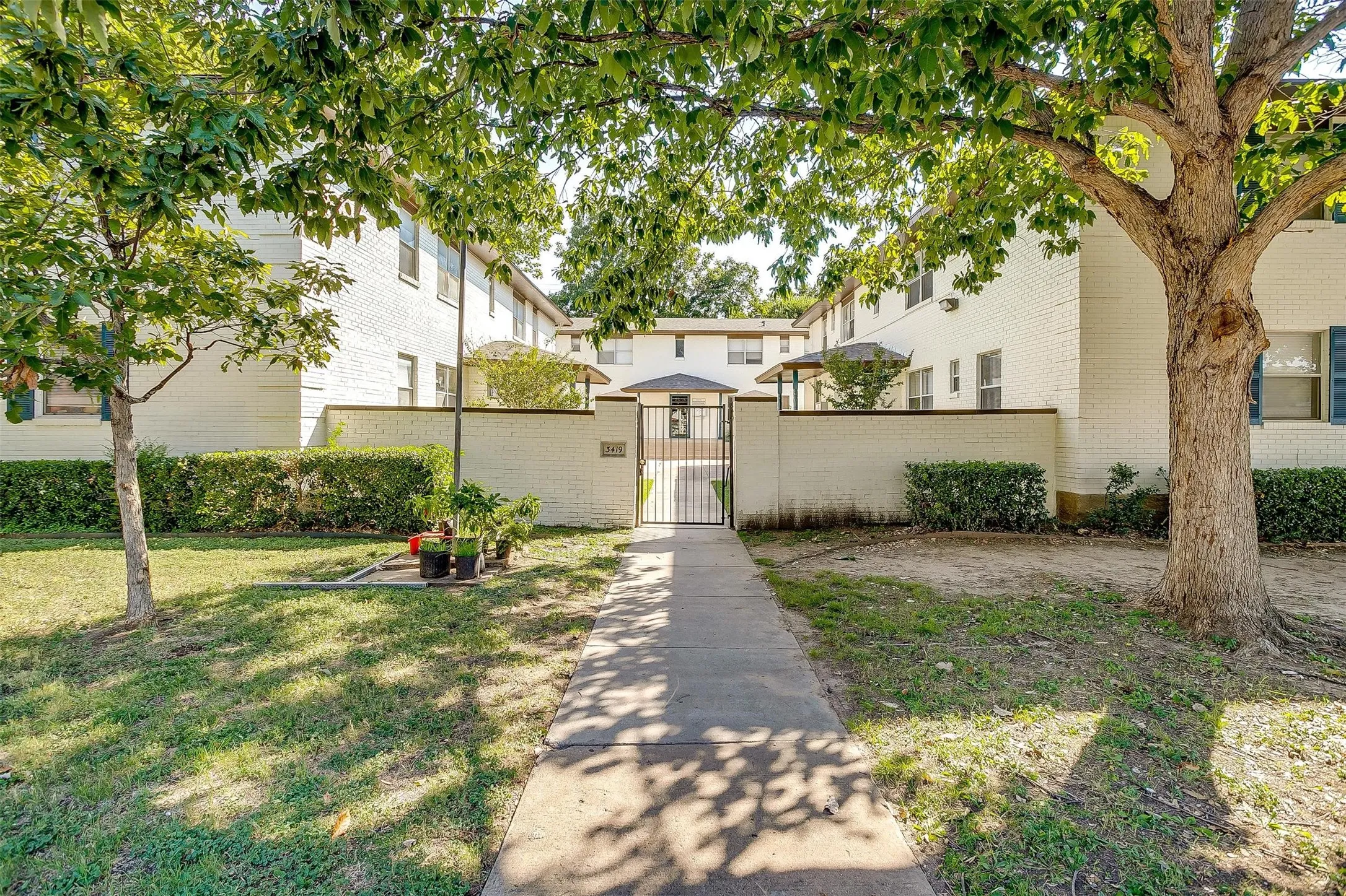 Apartment For Rent in Tarrant County , 3419 S University Drive 3417 #C, Fort Worth, Texas 76109, 2 Bedroom, 1 Bathroom, Garage spaces, 1,059 Sqft, built in 1952, mls#21305787, Real Estate Agent in Fort Worth, Homes For Rent in Tarrant county, Homes For Rent in Fort Worth, Realtor in Fort Worth Texas, Real Estate Brokerage Independent Realty Texas, Luminita Cordes Realtor