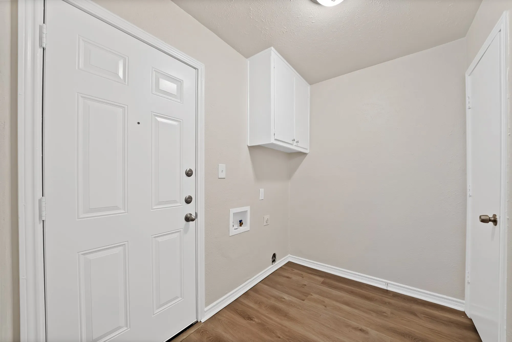 Single Family Residence For Sale in Denton County , 502 Pinebluff Drive, Lewisville, Texas 75067, 4 Bedroom, 2 Bathroom, 2 Garage spaces, 1,516 Sqft, built in 1973, mls#21304467, Real Estate Agent in Lewisville, Homes For Sale in Denton county, Homes For Sale in Lewisville, Realtor in Lewisville Texas, Real Estate Brokerage Independent Realty Texas, Luminita Cordes Realtor