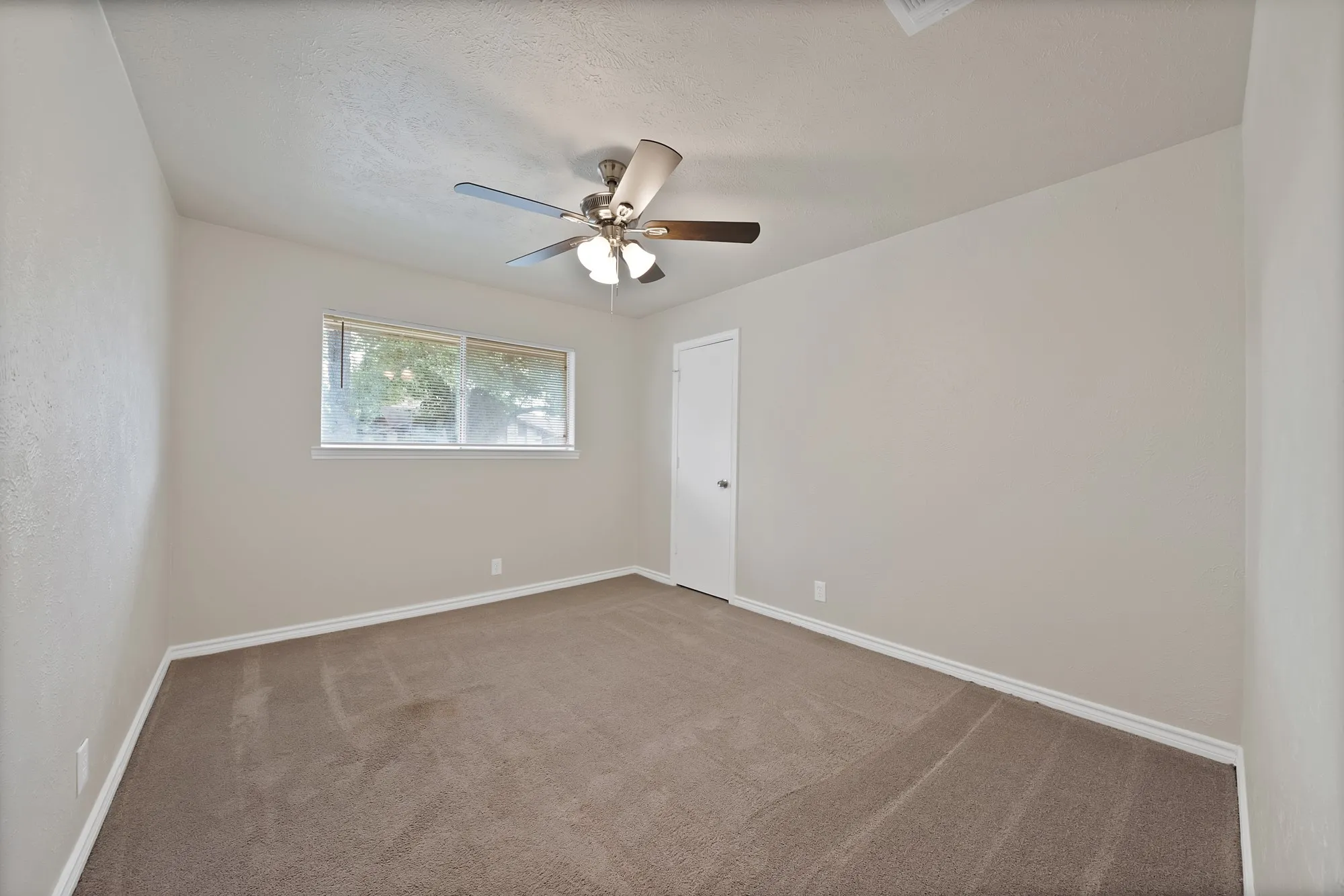 Single Family Residence For Sale in Denton County , 502 Pinebluff Drive, Lewisville, Texas 75067, 4 Bedroom, 2 Bathroom, 2 Garage spaces, 1,516 Sqft, built in 1973, mls#21304467, Real Estate Agent in Lewisville, Homes For Sale in Denton county, Homes For Sale in Lewisville, Realtor in Lewisville Texas, Real Estate Brokerage Independent Realty Texas, Luminita Cordes Realtor