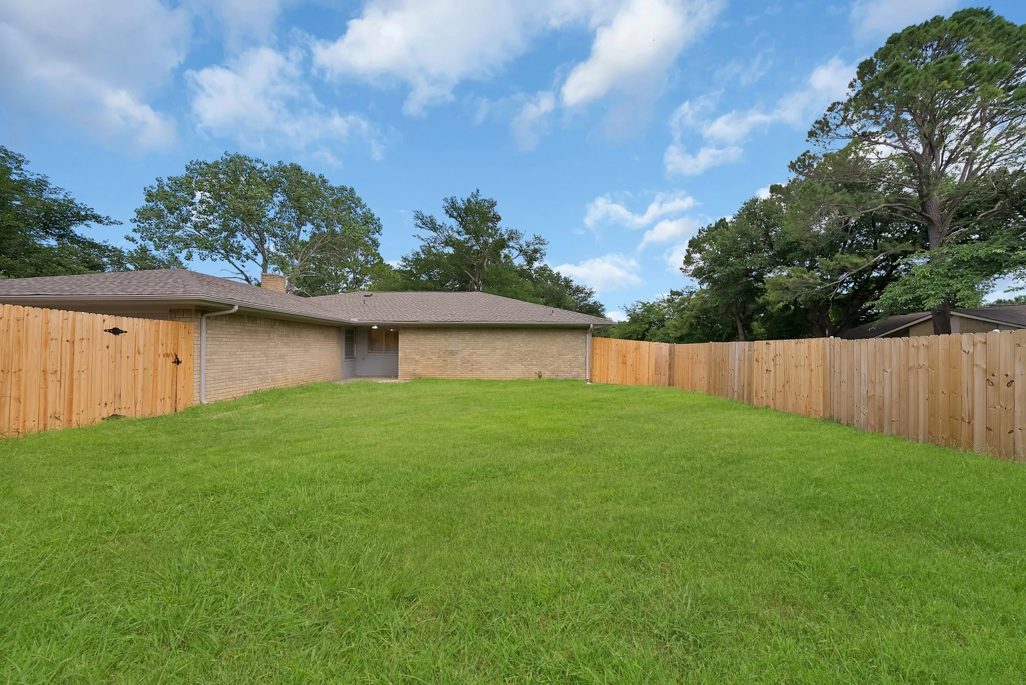 Single Family Residence For Sale in Denton County , 502 Pinebluff Drive, Lewisville, Texas 75067, 4 Bedroom, 2 Bathroom, 2 Garage spaces, 1,516 Sqft, built in 1973, mls#21304467, Real Estate Agent in Lewisville, Homes For Sale in Denton county, Homes For Sale in Lewisville, Realtor in Lewisville Texas, Real Estate Brokerage Independent Realty Texas, Luminita Cordes Realtor