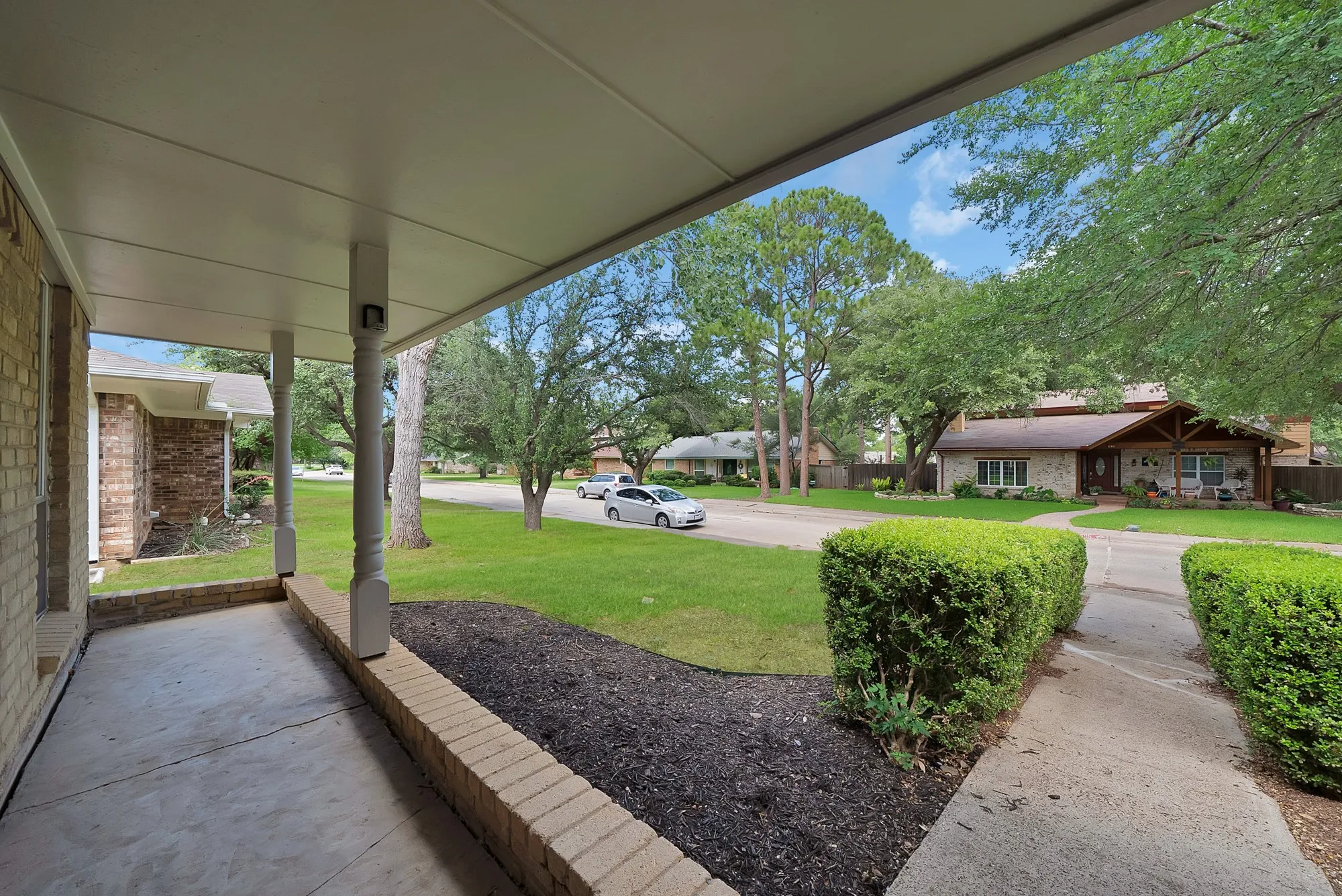 Single Family Residence For Sale in Denton County , 502 Pinebluff Drive, Lewisville, Texas 75067, 4 Bedroom, 2 Bathroom, 2 Garage spaces, 1,516 Sqft, built in 1973, mls#21304467, Real Estate Agent in Lewisville, Homes For Sale in Denton county, Homes For Sale in Lewisville, Realtor in Lewisville Texas, Real Estate Brokerage Independent Realty Texas, Luminita Cordes Realtor